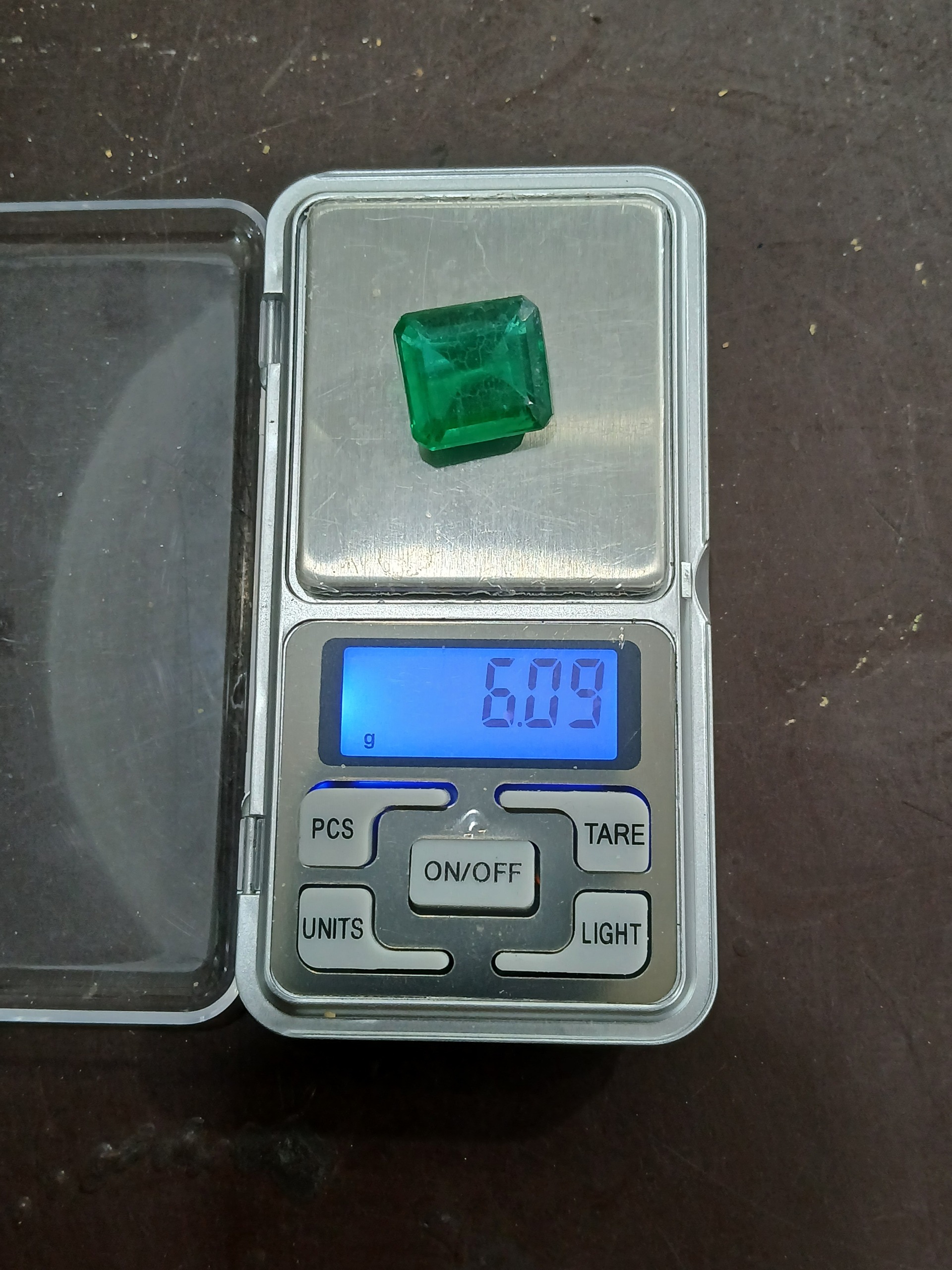 سنگ زمرد درشت