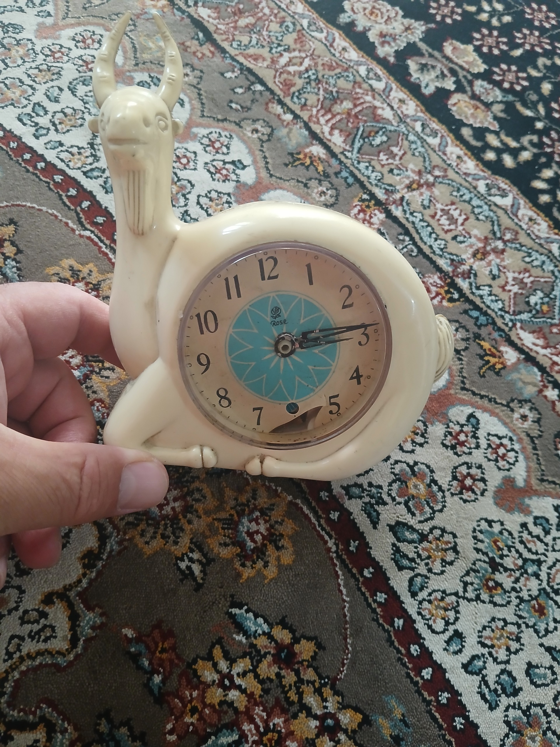 ساعت رومیزی نیازبه تعمیر