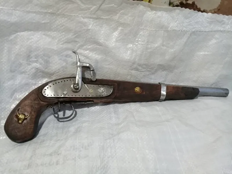 تپانچه طرح قاجار بسیار زیبا