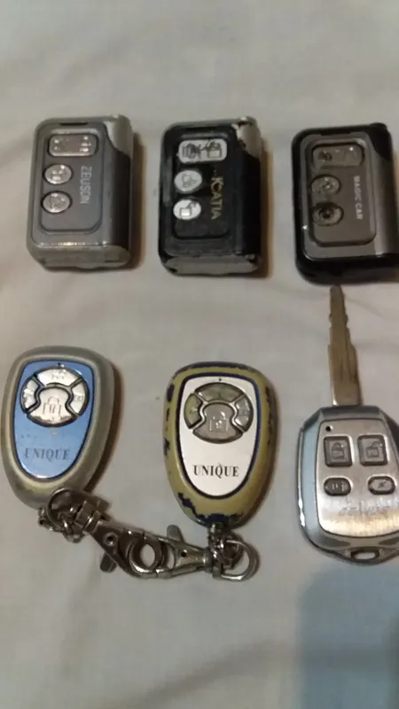 ریمونت کنترل دزدگیر6عددی.توضیحات دارد