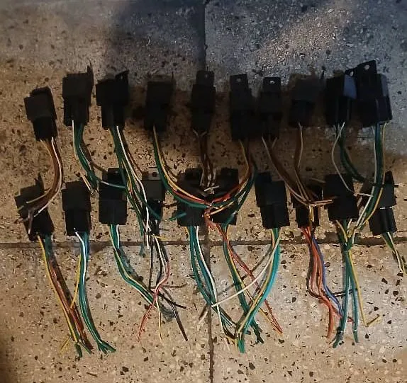 رله قطع برق 4 پایه باسوکت دزدگیر20عددی