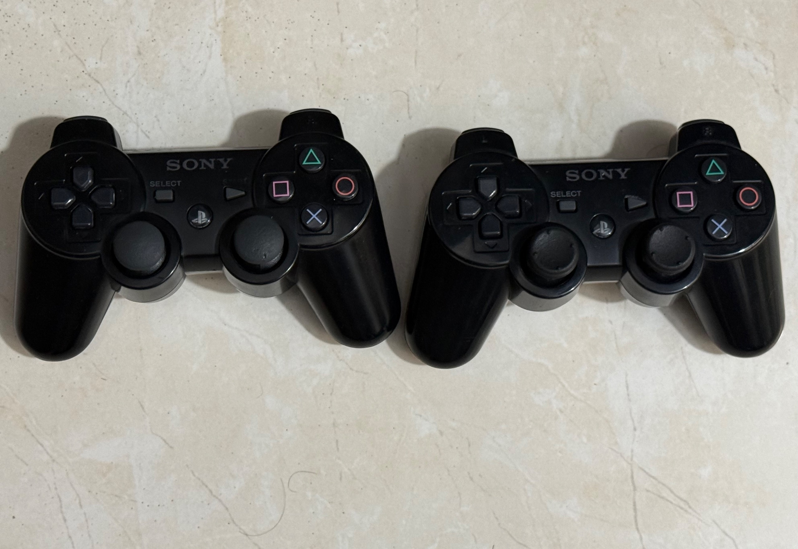 دو عدد دسته PS3 کارکرده روشن