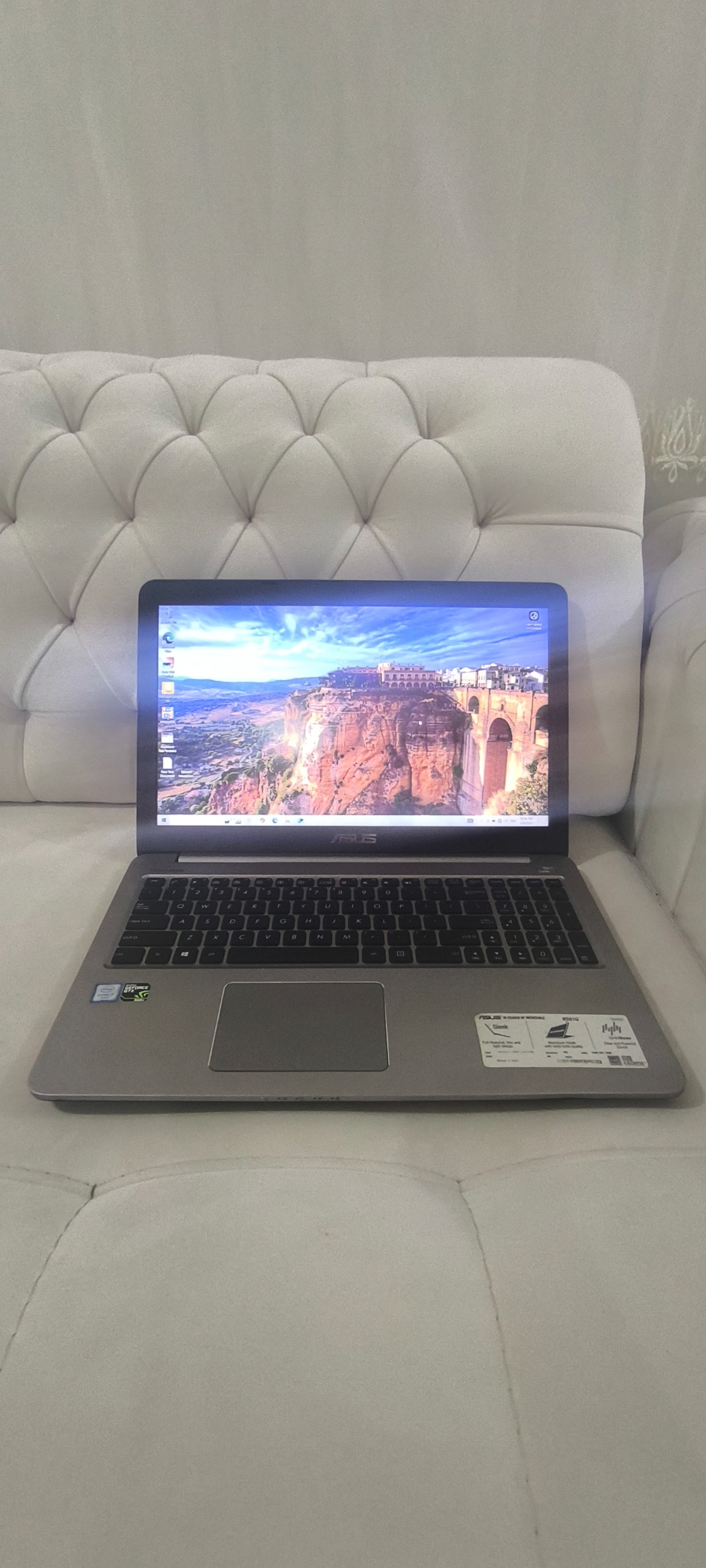 Asus k501u مهندسی گرافیکدار