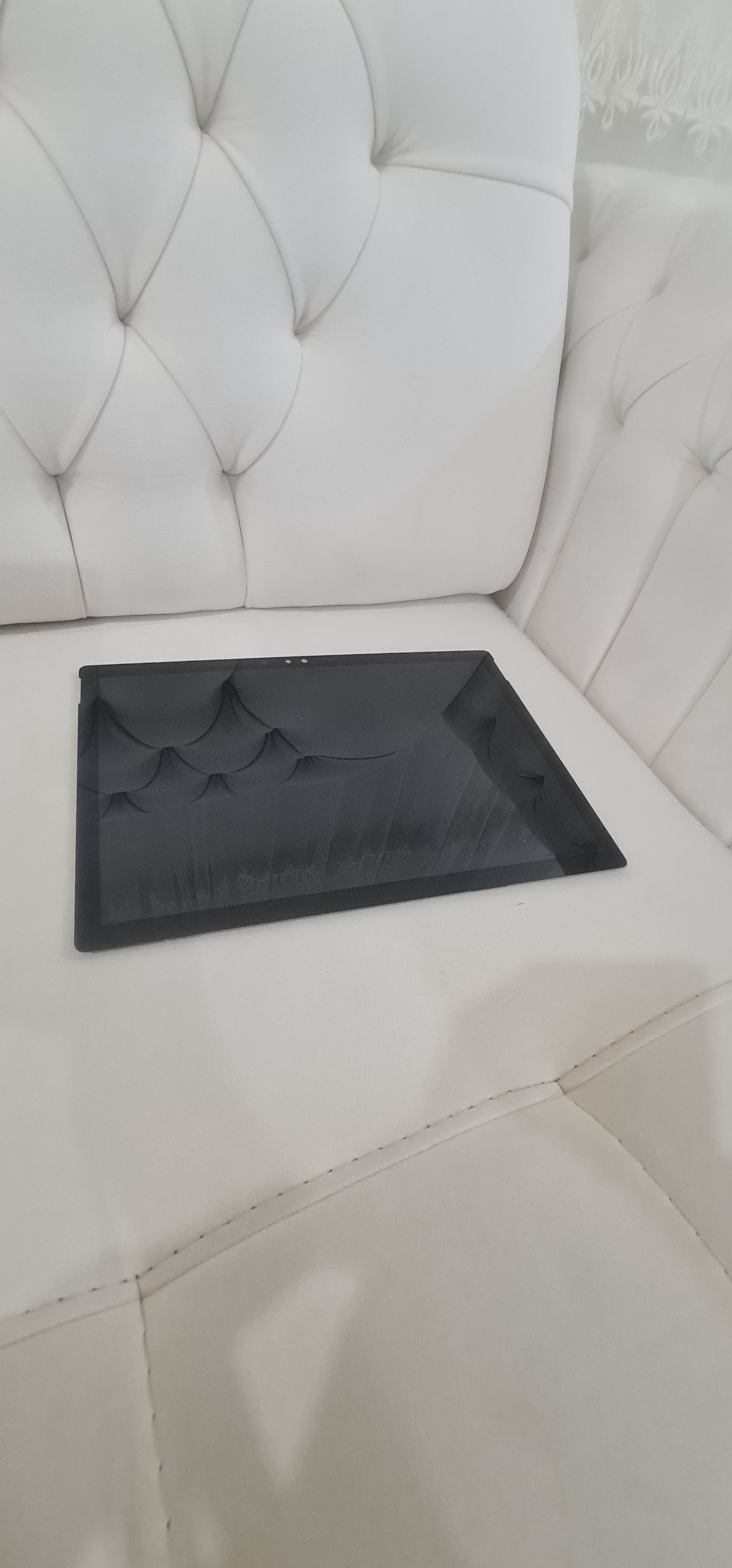 LED سورفیس بوک یک