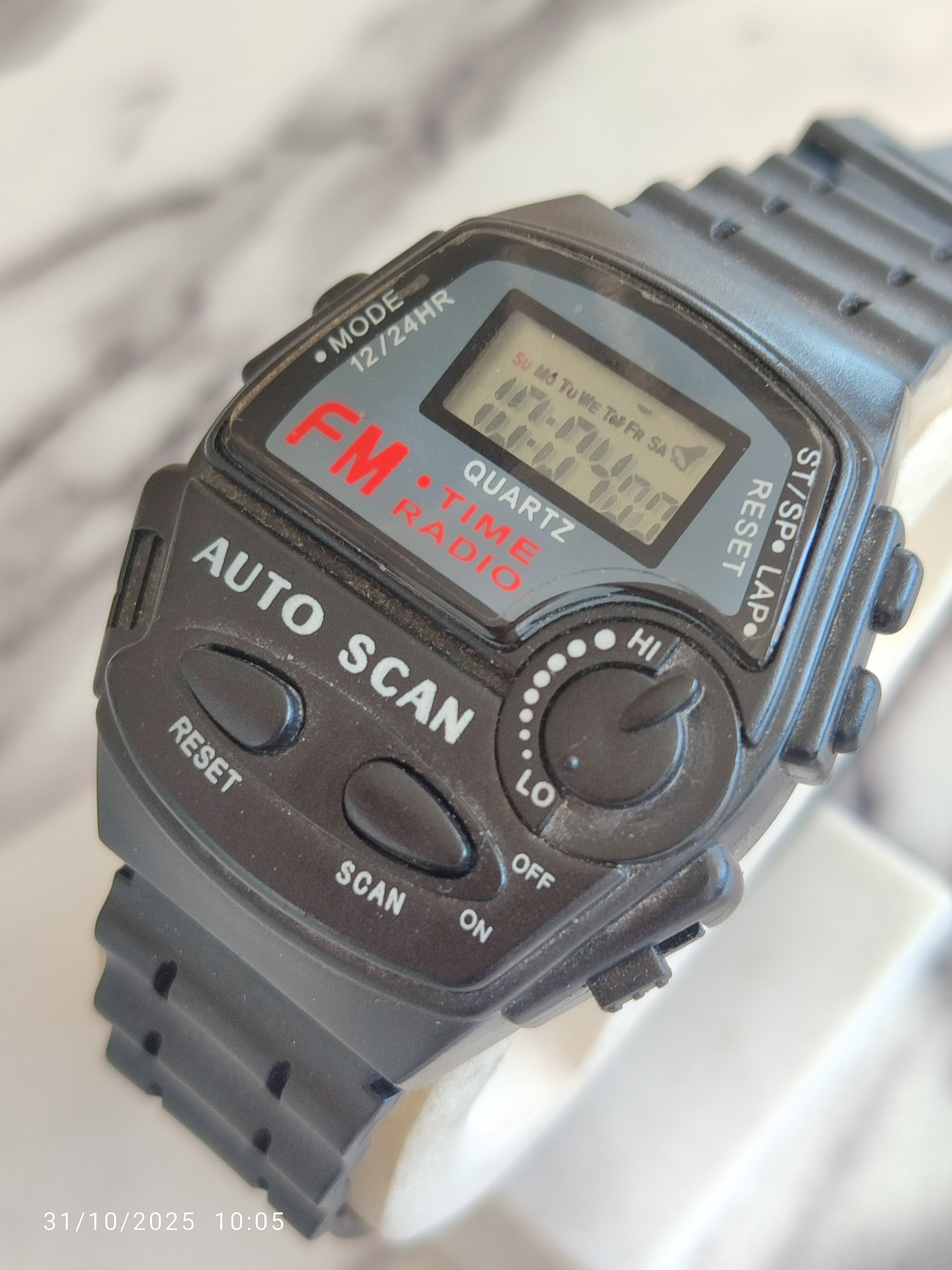 ساعت رادیودار قدیمی