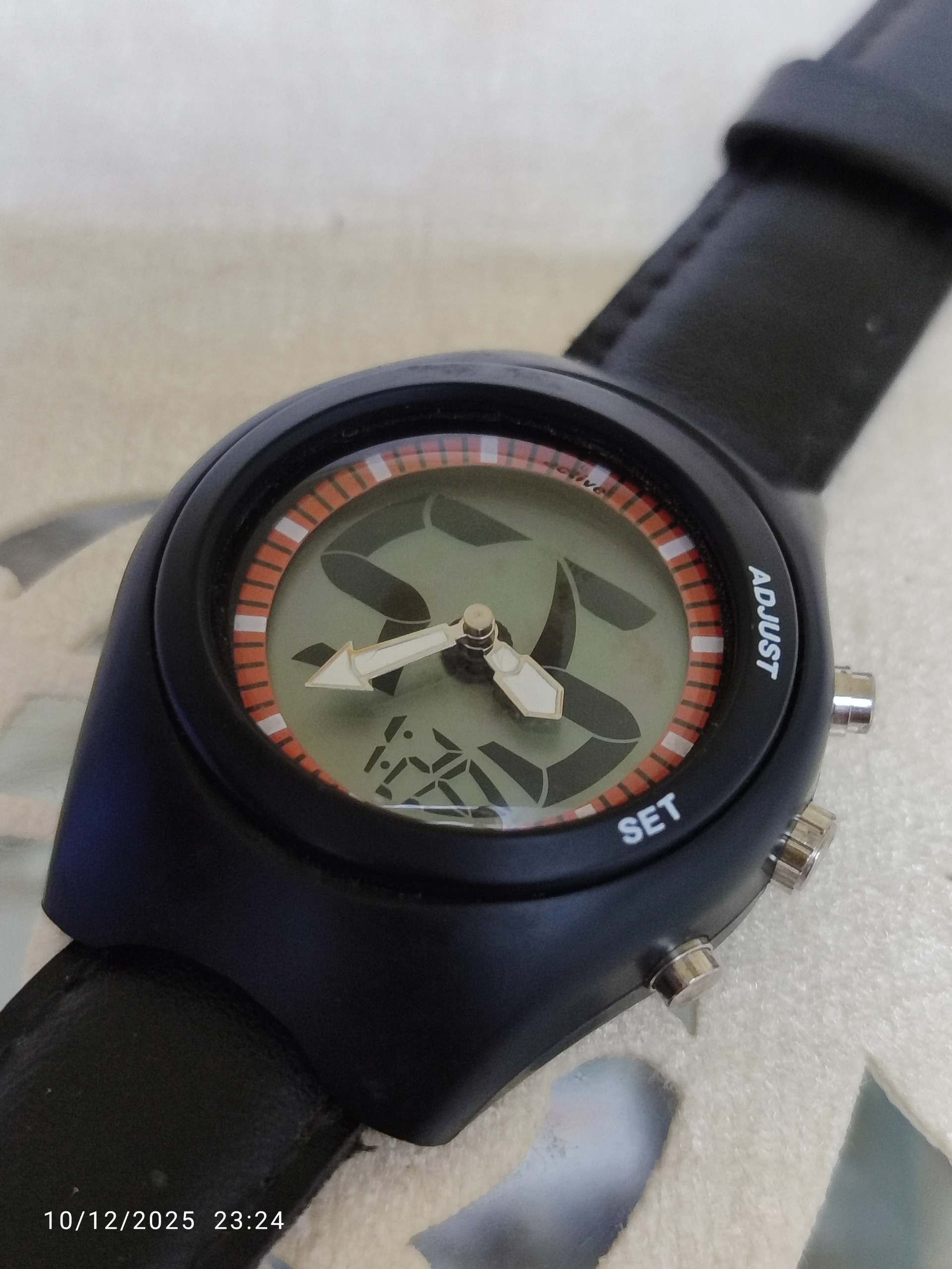 ساعت قدیمی دوزمانه اکتیو