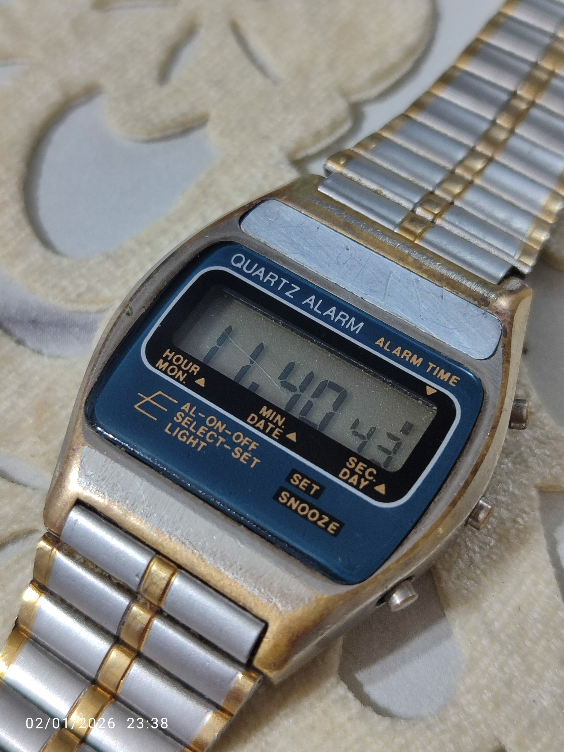 ساعت دیجیتال زنگدار قدیمی