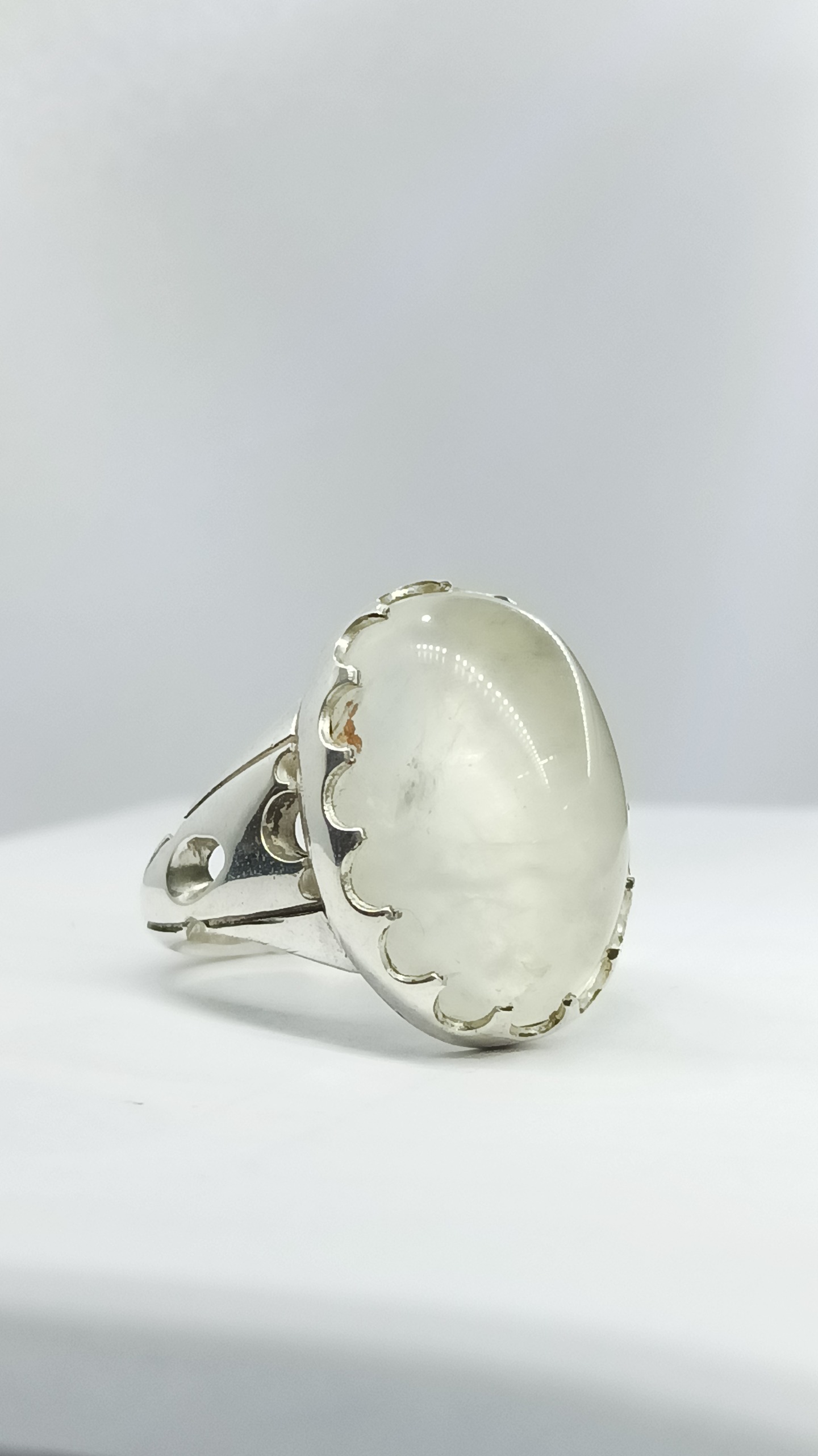 انگشتر نقره دستساز با نگین کوارتز در طبیعی