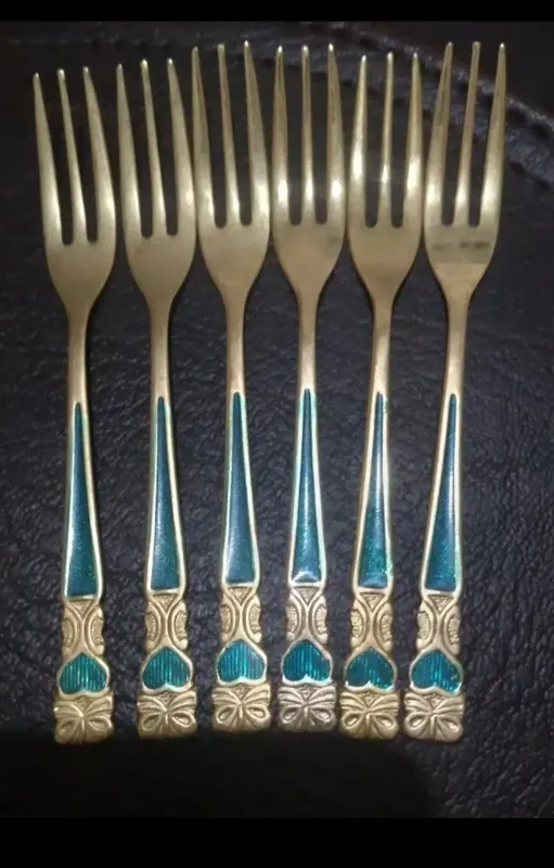 بیش از 30 سی عدد چنگال طلایی وقاشق و چنگال  ژاپنی