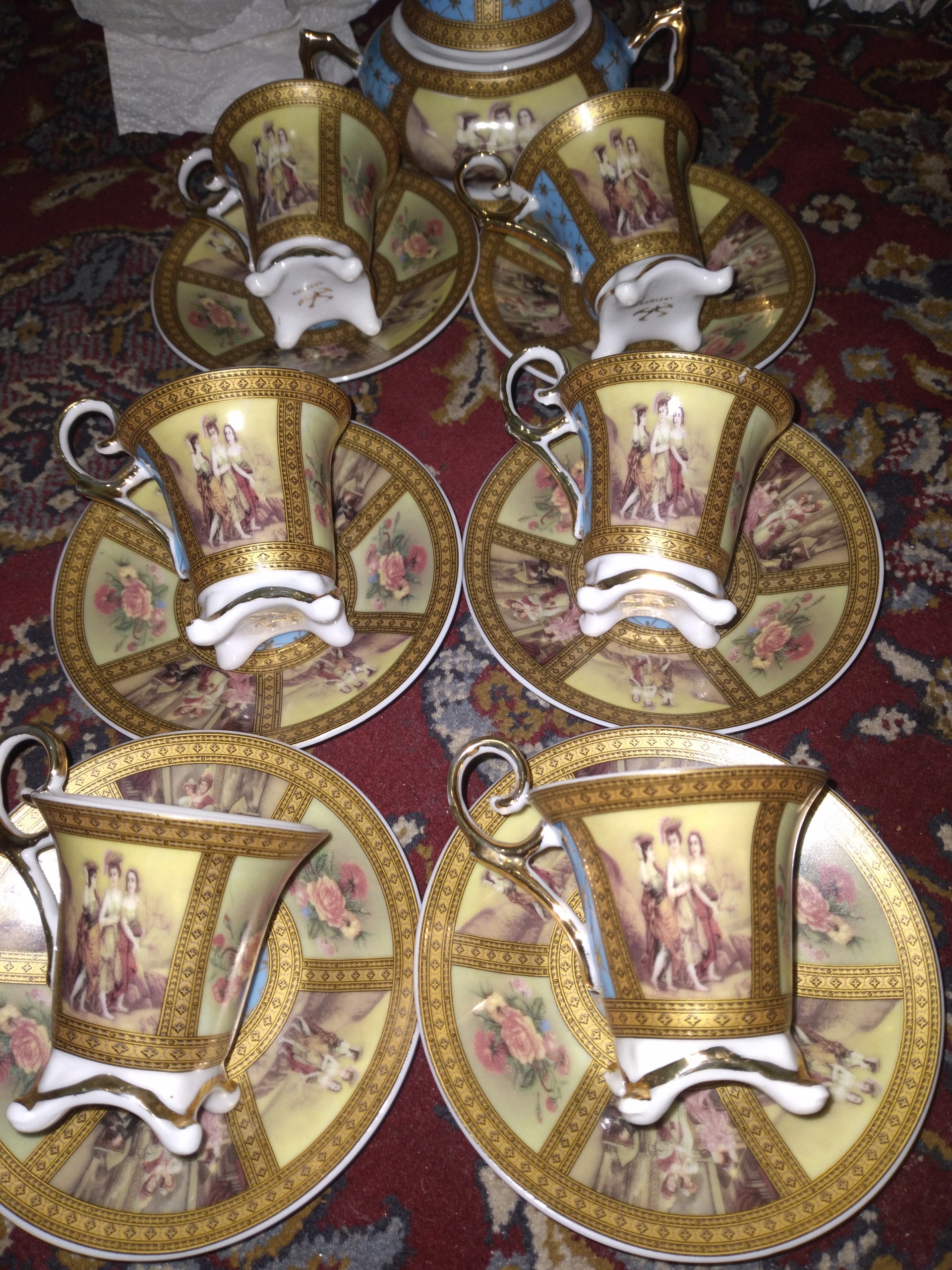 بشقاب و فنجان و جای قهوه چینی انگلیس طلاکوب