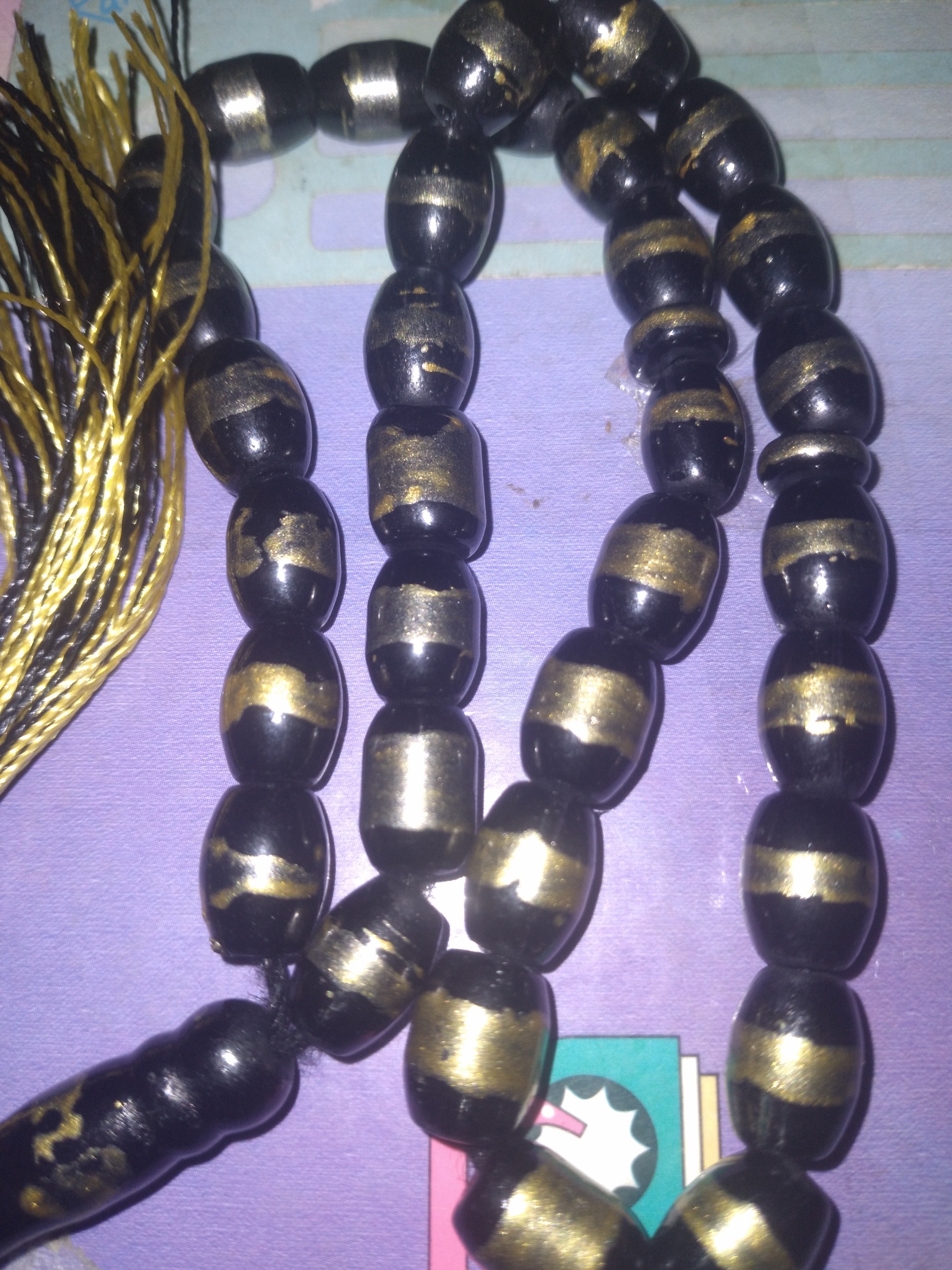 3عدد تسبیح قدیمی. عقیق. سندلوس و کهربا