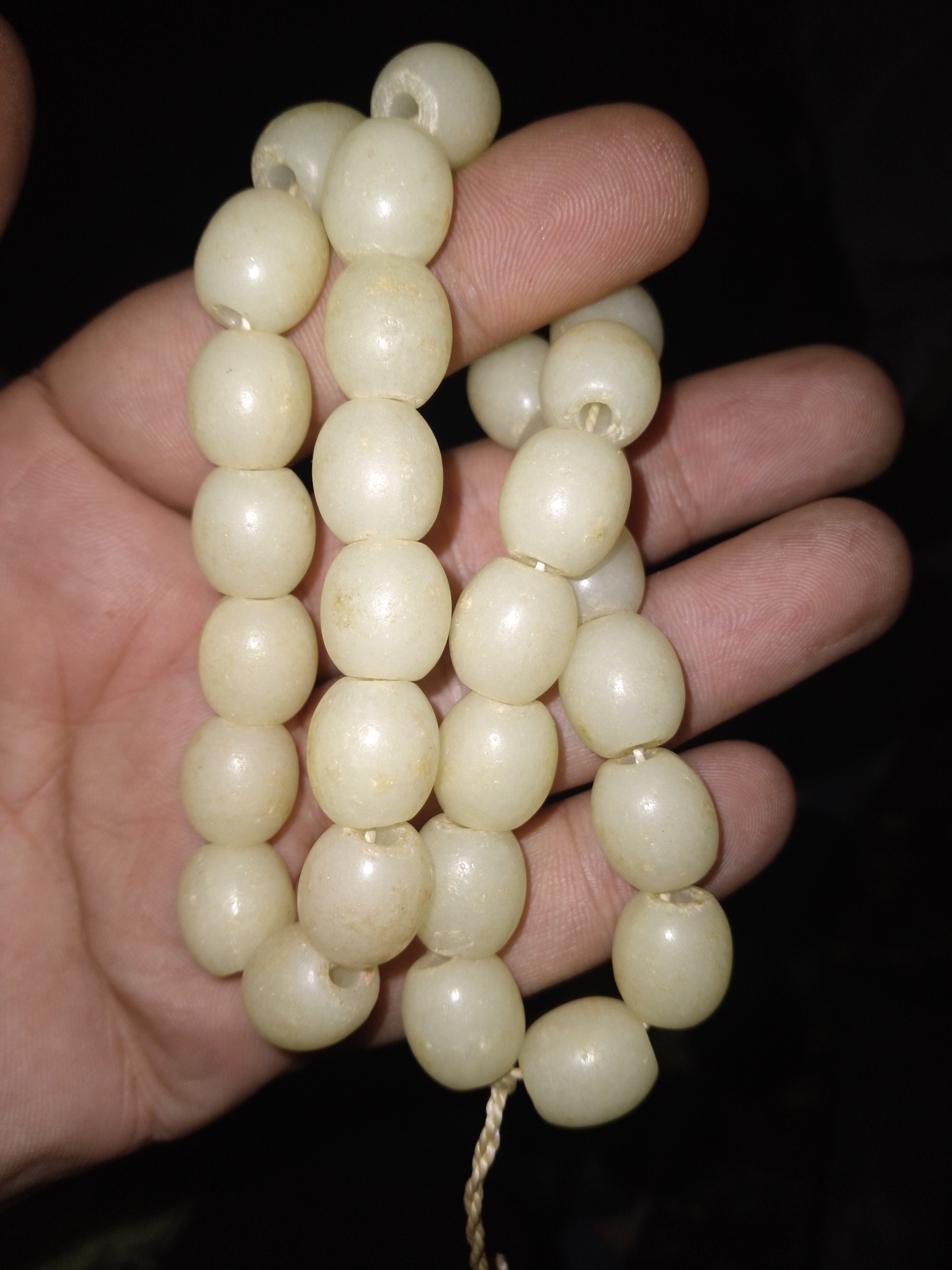 سه عددتسبیح سندلوس استخوانی وعقیق و چشم گربه ای