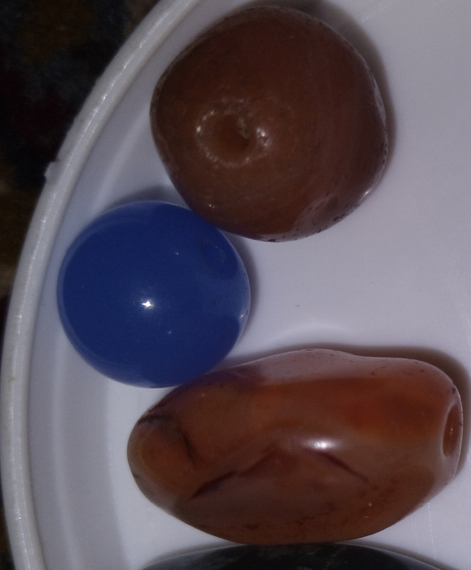 چندین مهره و لول قدیمی و سلیمانی تراش ساسانی