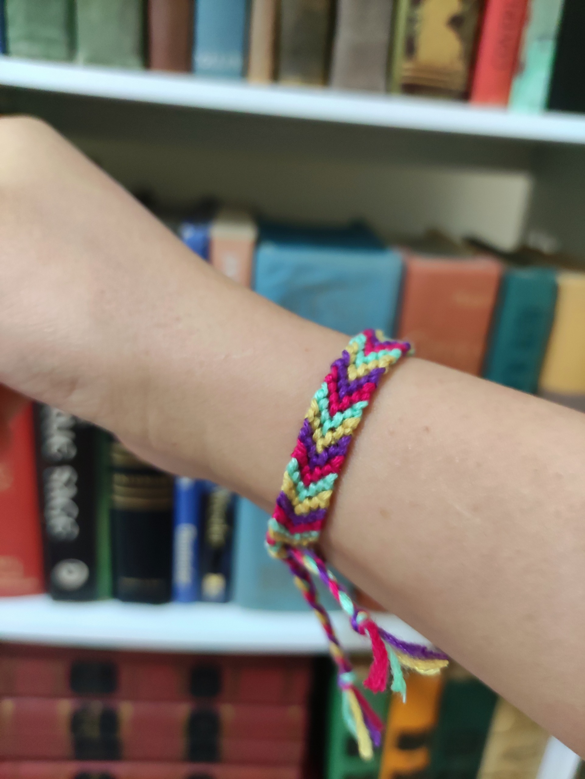 دستبند بافتنی چندرنگ