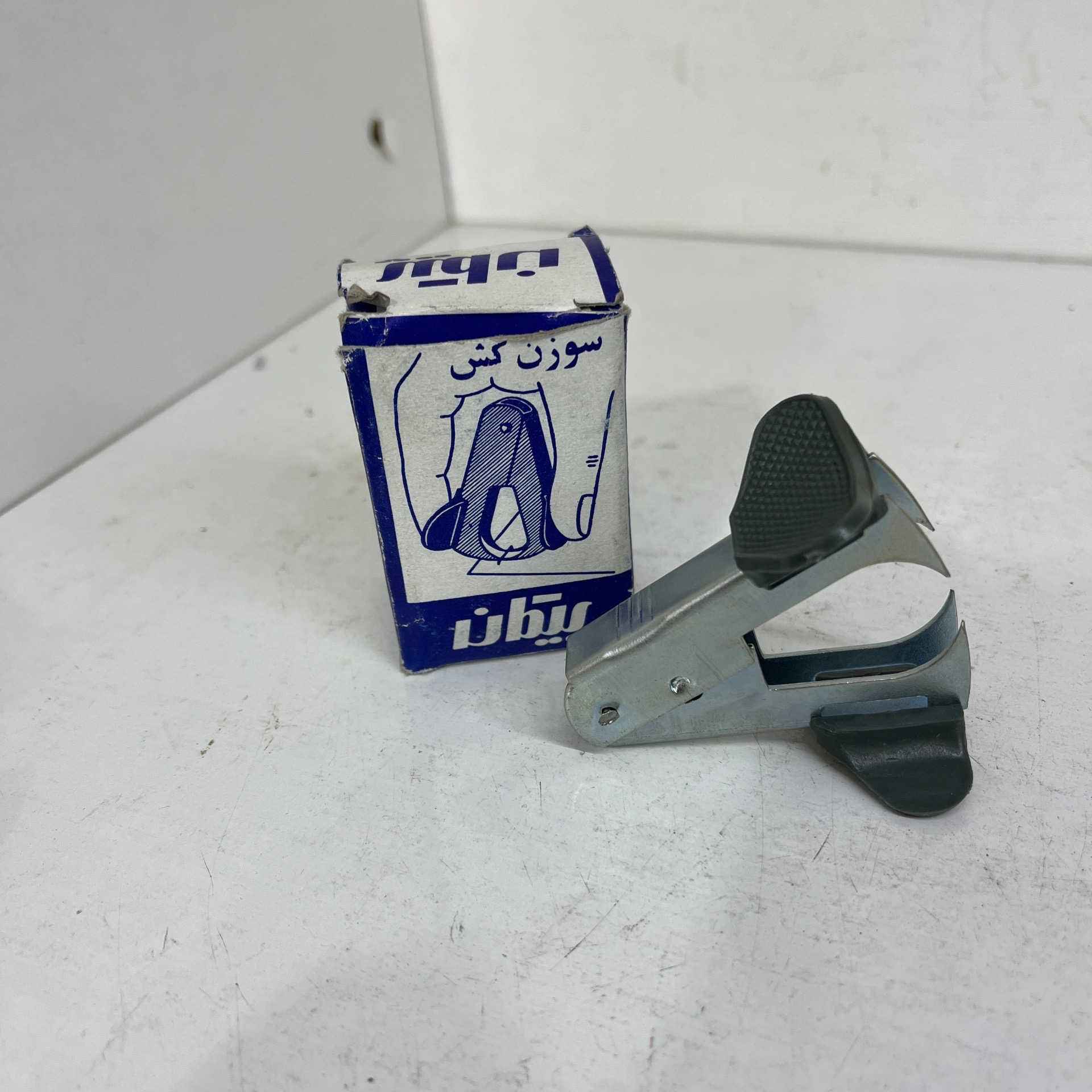 منگنه کش قدیمی همراه کارتن