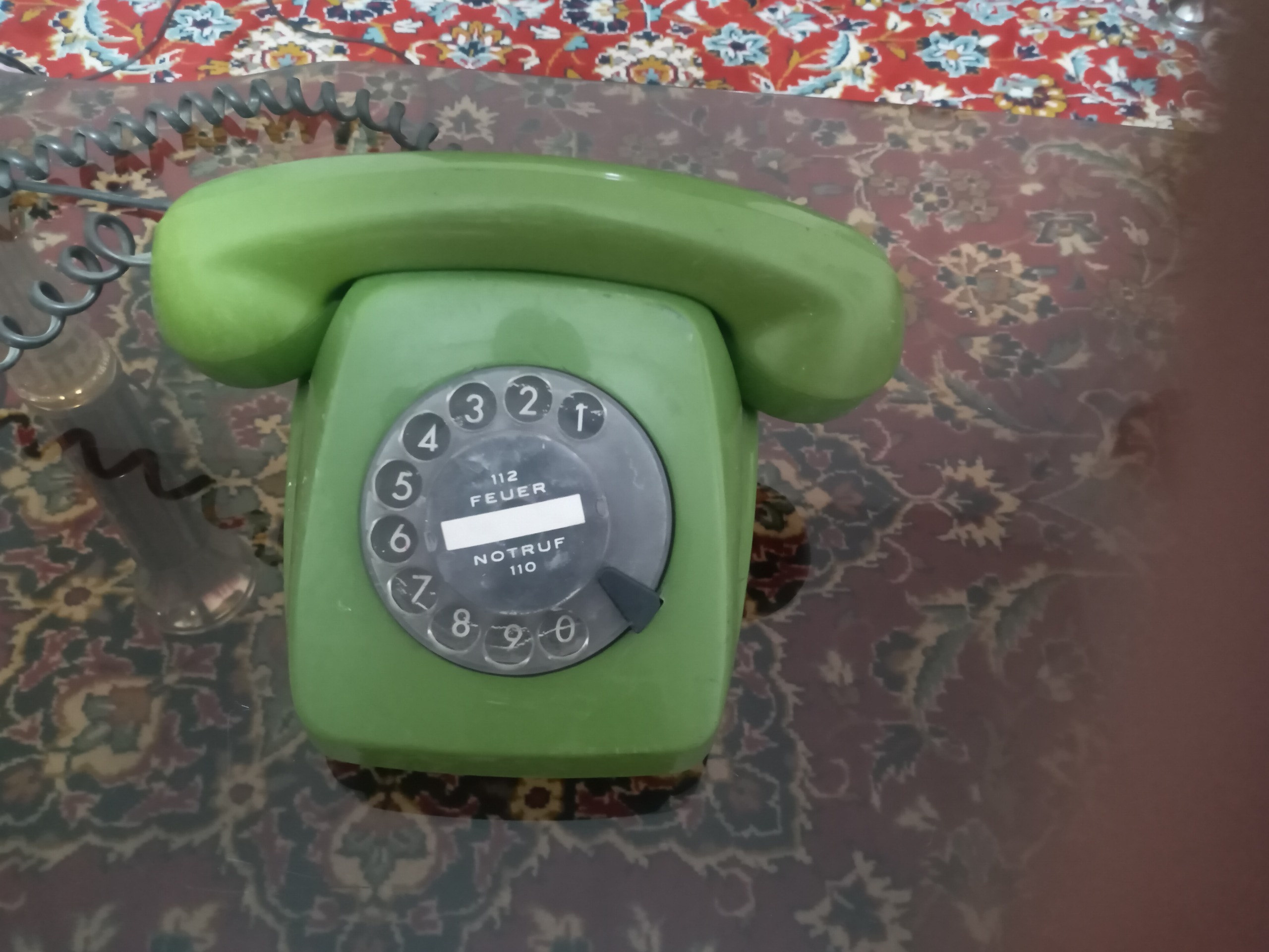 تلفن مدل قورباغه ای رنگ سبز