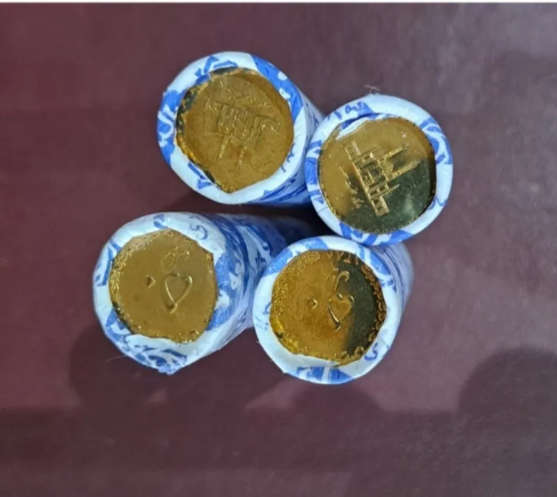 2 عدد رول 50 ریالی معصومه برنز