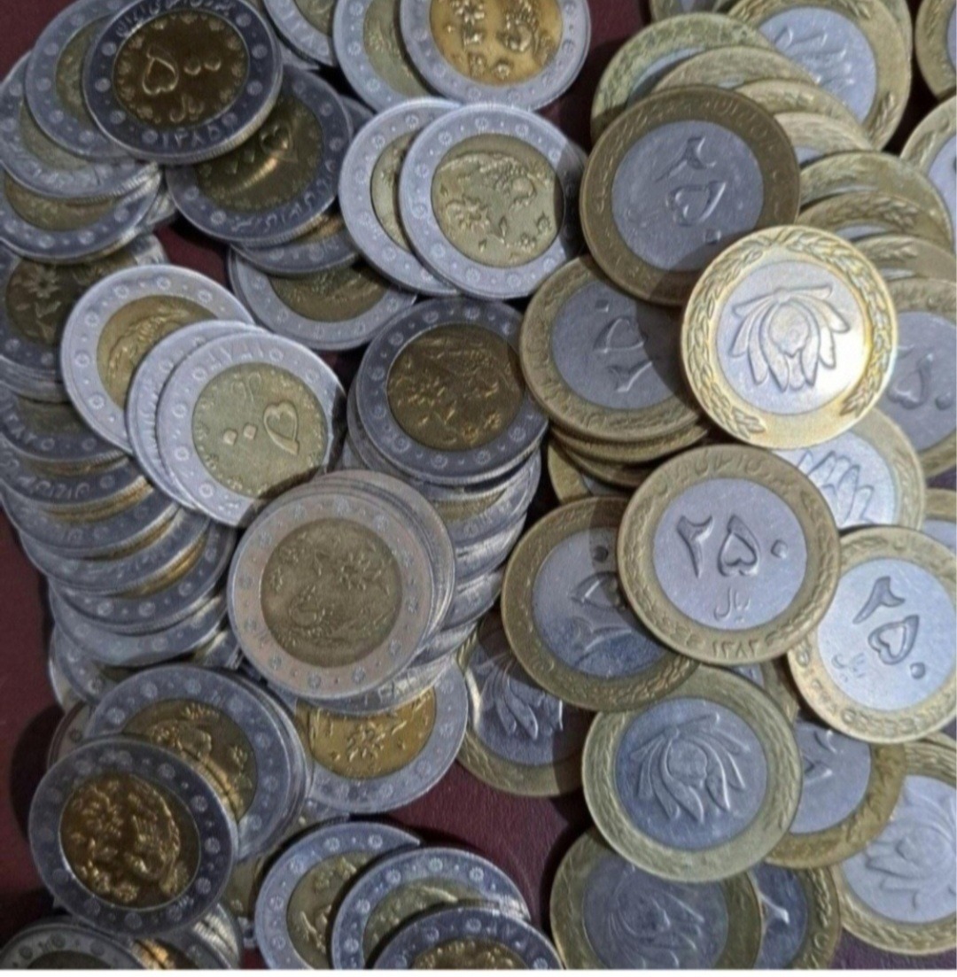 4 کیلو سکه 250 ریالی دورنگ و 500 ریالی سیمرغ