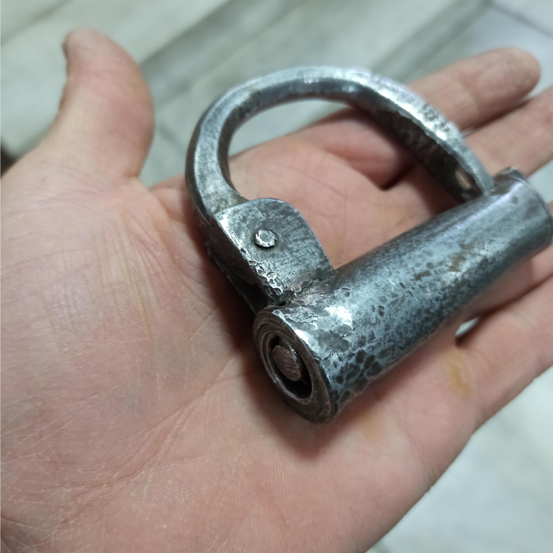 قفل لوله ای قدیمی