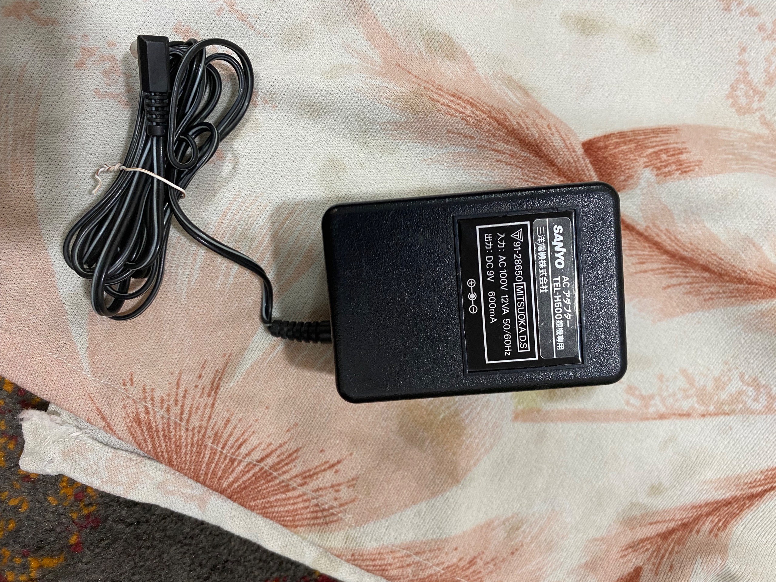 آداپتور 9 v