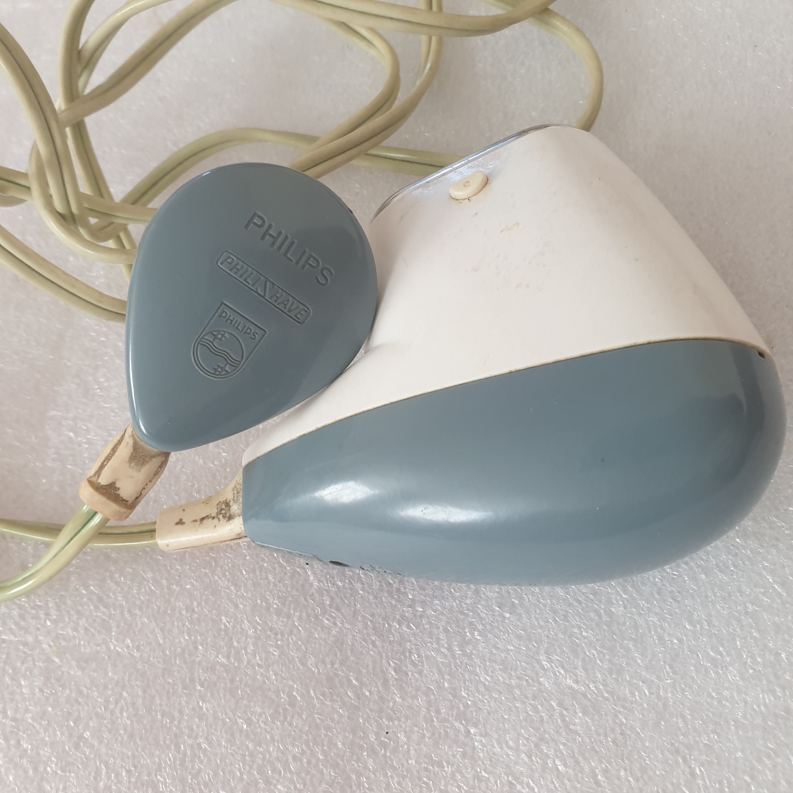 ریش تراش اصل فیلیپس قدیمی کم کار دکور بوده بیشتر