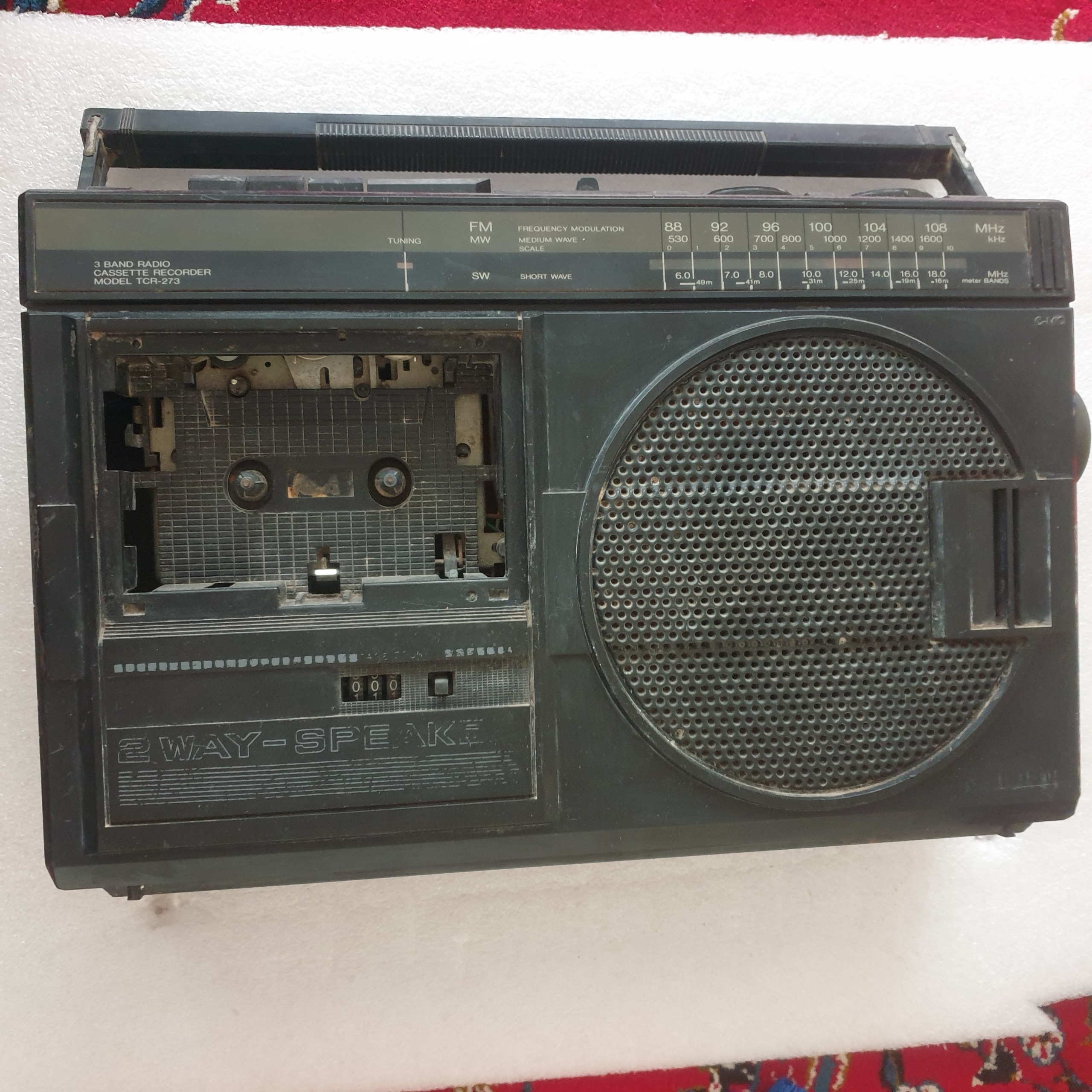 رادیوضبط قدیمی مطابق تصاویر توضیح دارد