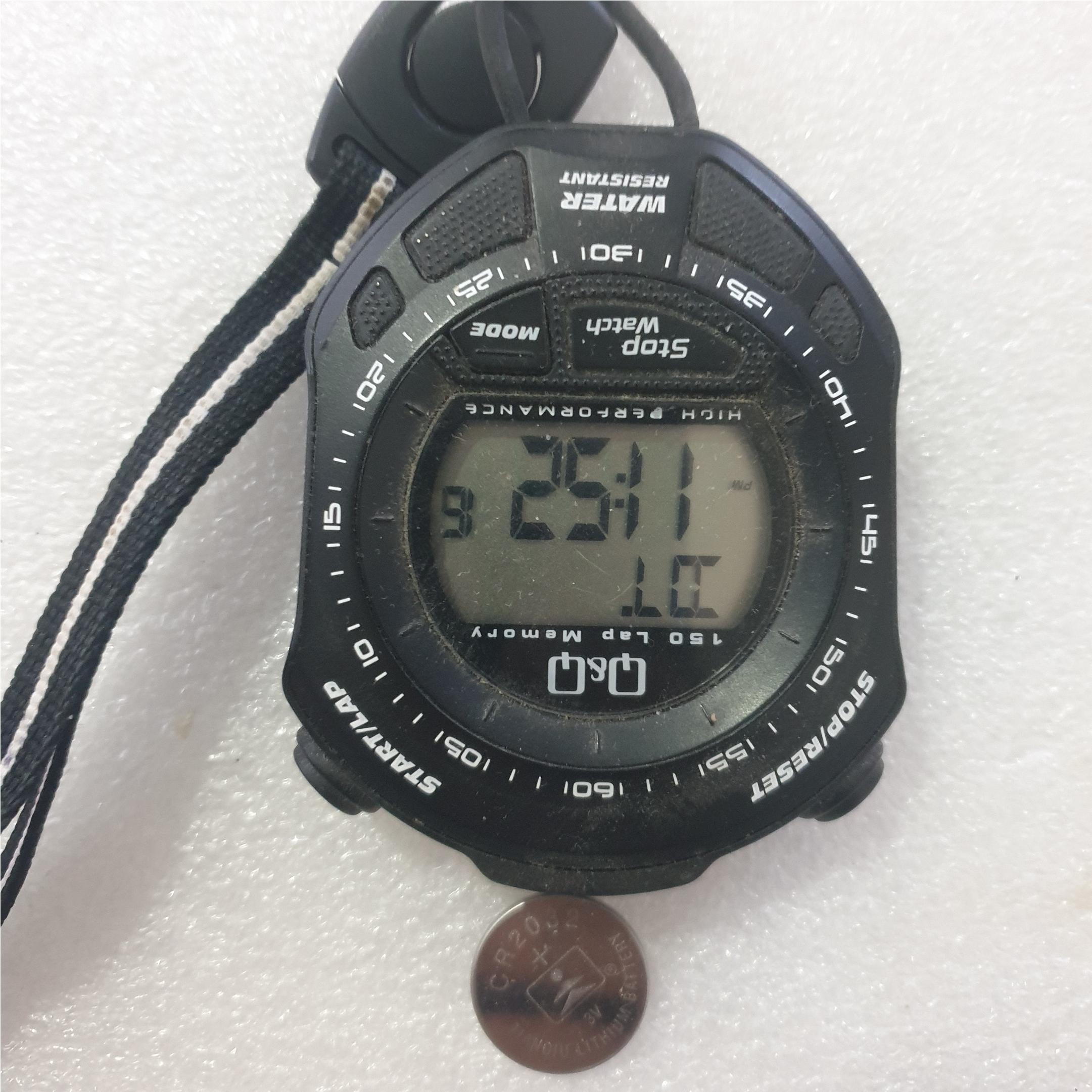 کرنومتر QQ سایز کمی بزرگ سالم با بند ضد آب