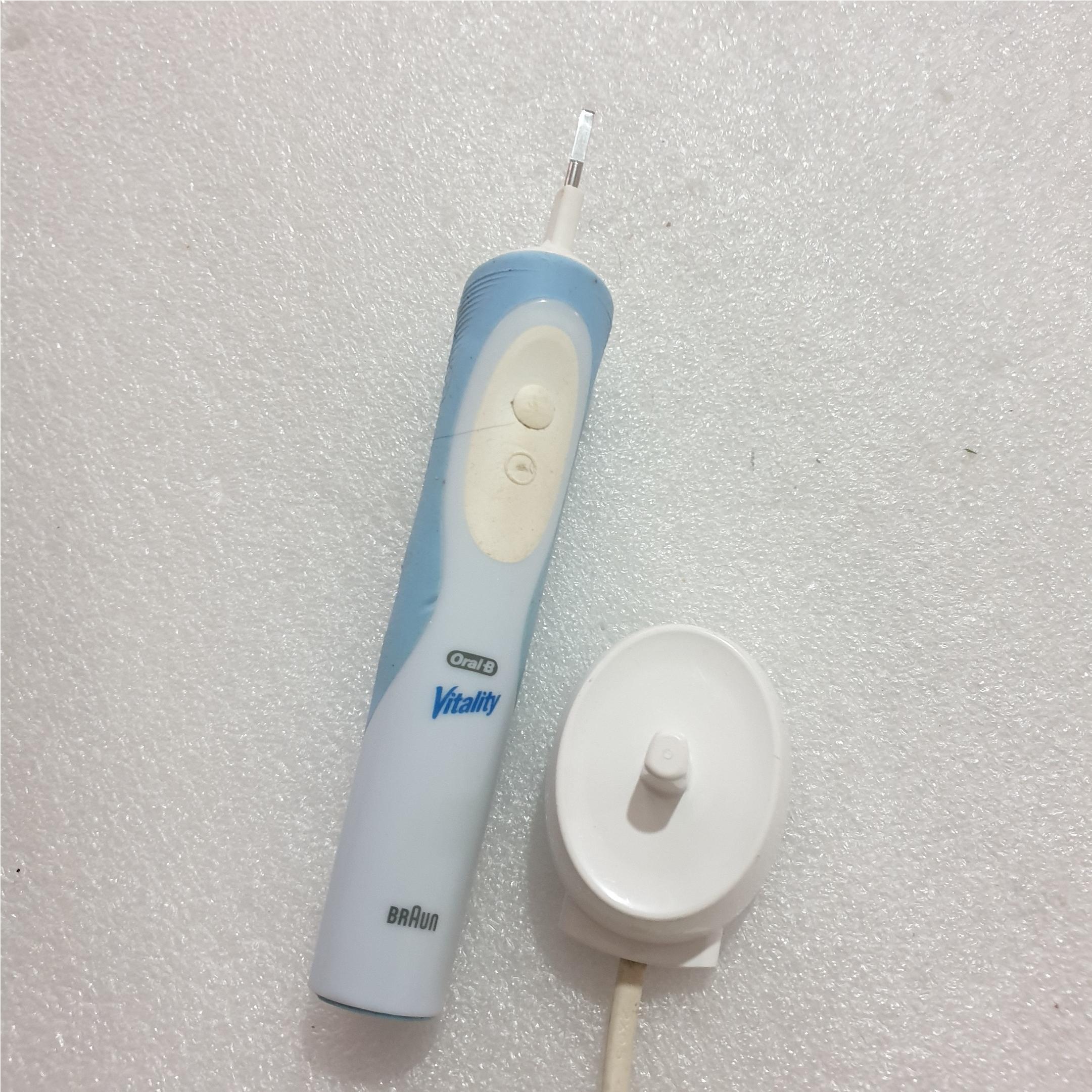 مسواک برقی oral B Vitality Braun آلمان مدل 3709