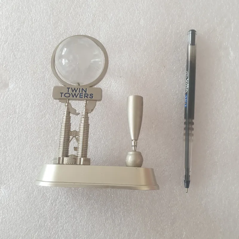 دکور برج دوقلوی مالزی با کره شیشه توپر