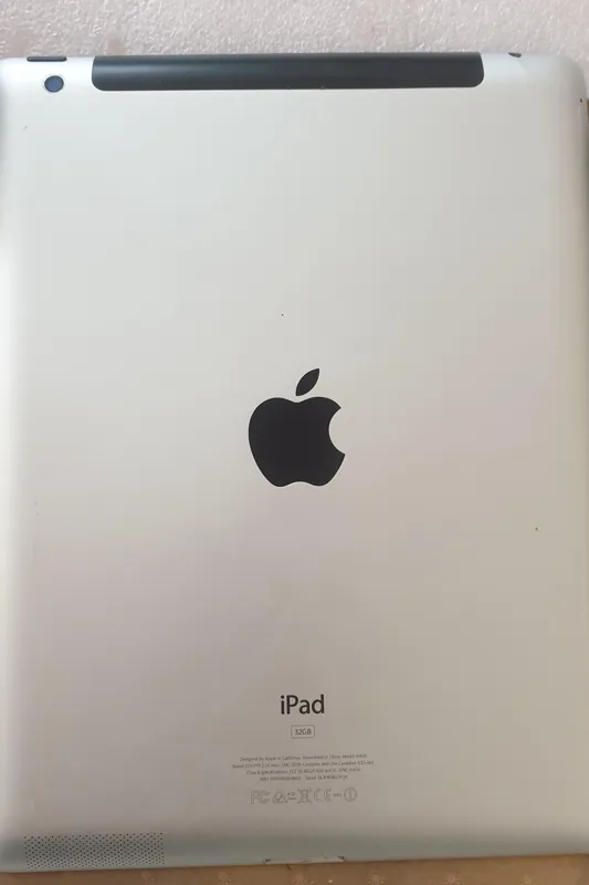 iPad (3rd generation) Wi-Fi Cellular H