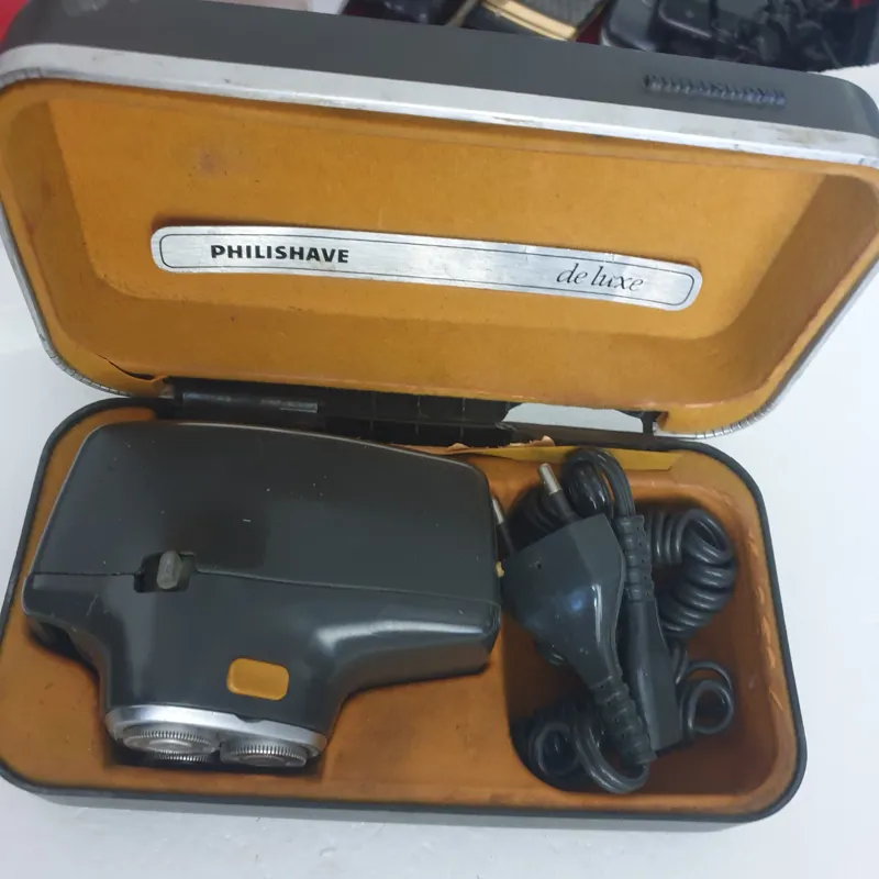 ریش تراش فیلیپس سه تیغ ساخت هلند برقی