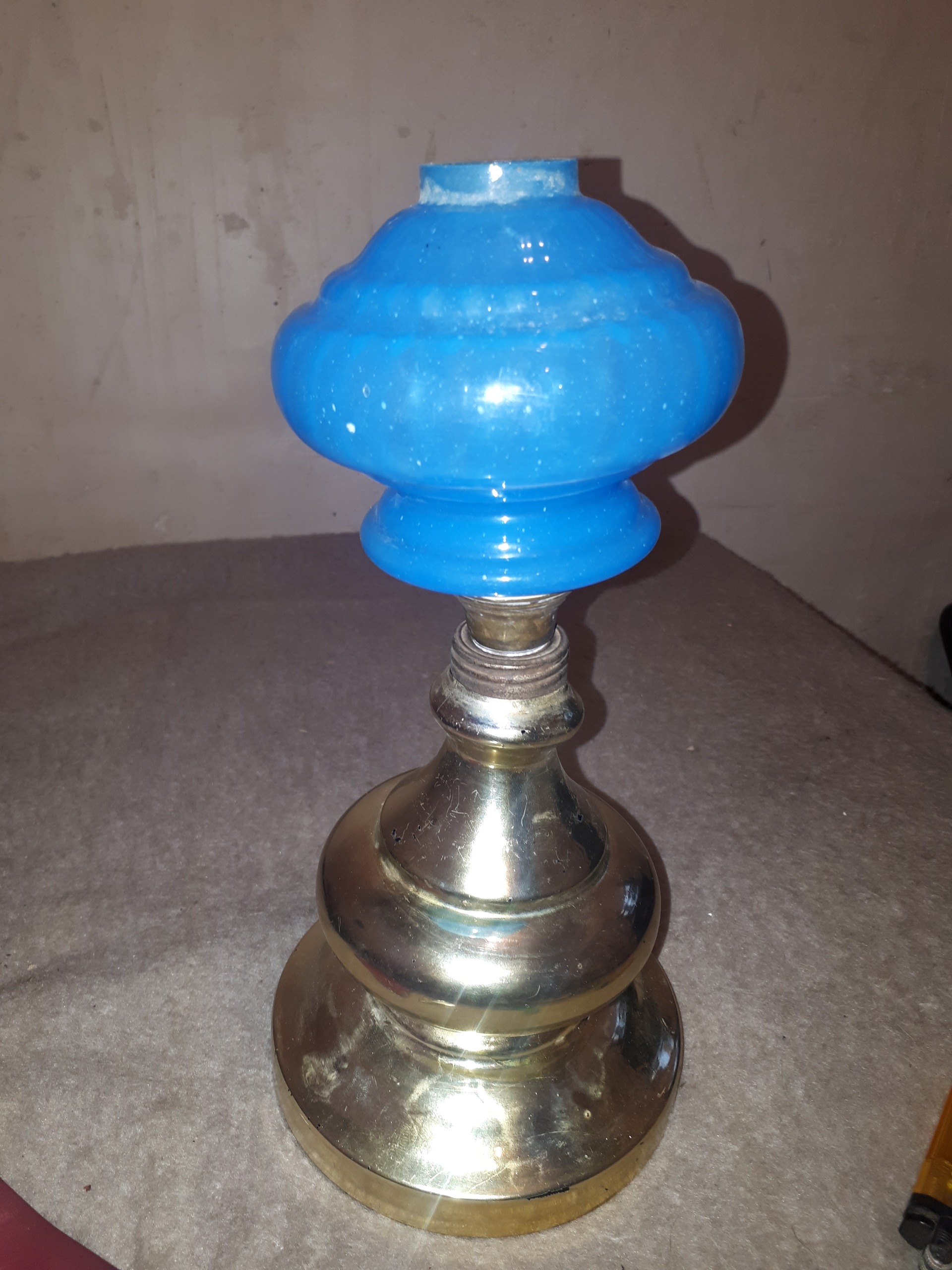 تک چراغ خوش رنگ فرانسوی