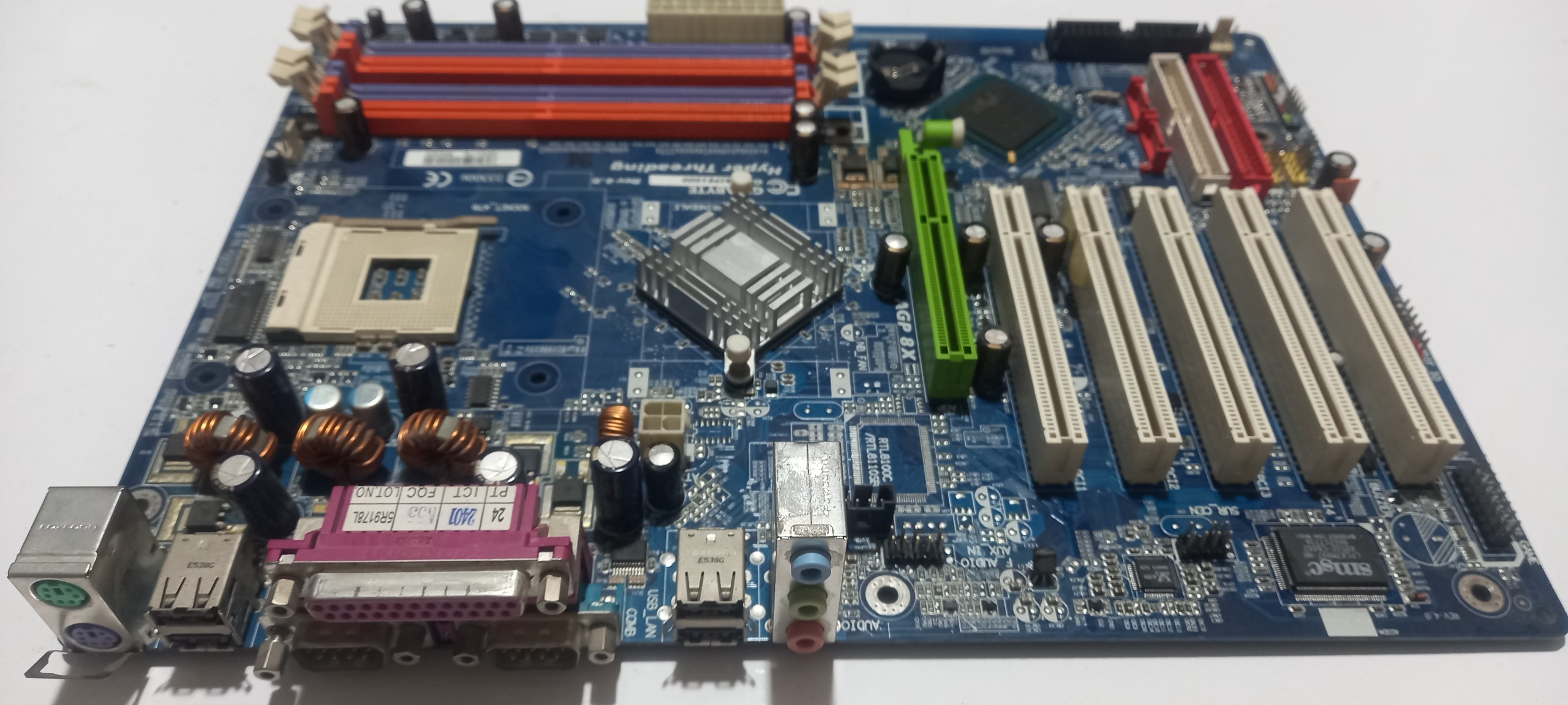 مادربرد GIGABYTE 8IPE1000 معیوب