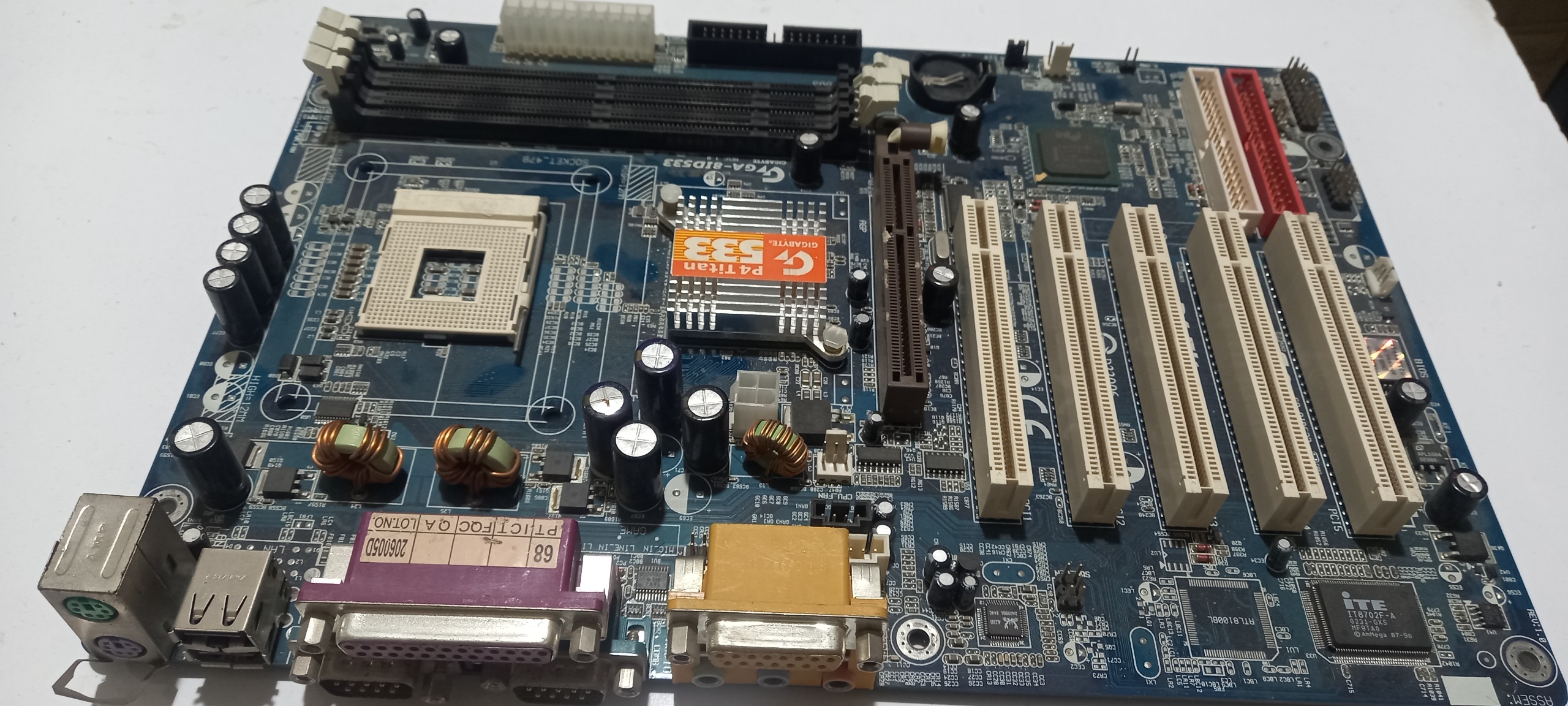 مادربرد  GIGABYTE 8ID533 Rev1.0 معیوب