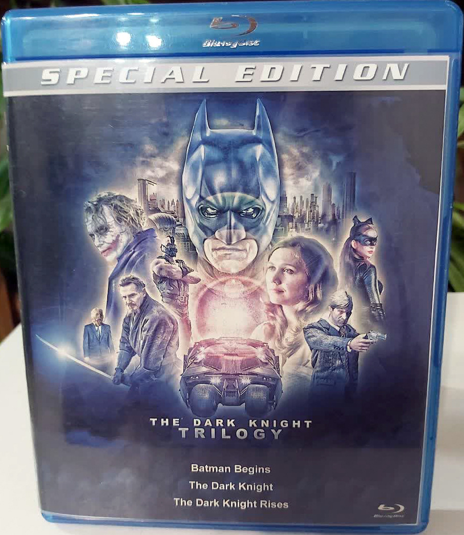 THE DARK KNIGHT TRILOGY . BLU-RAY