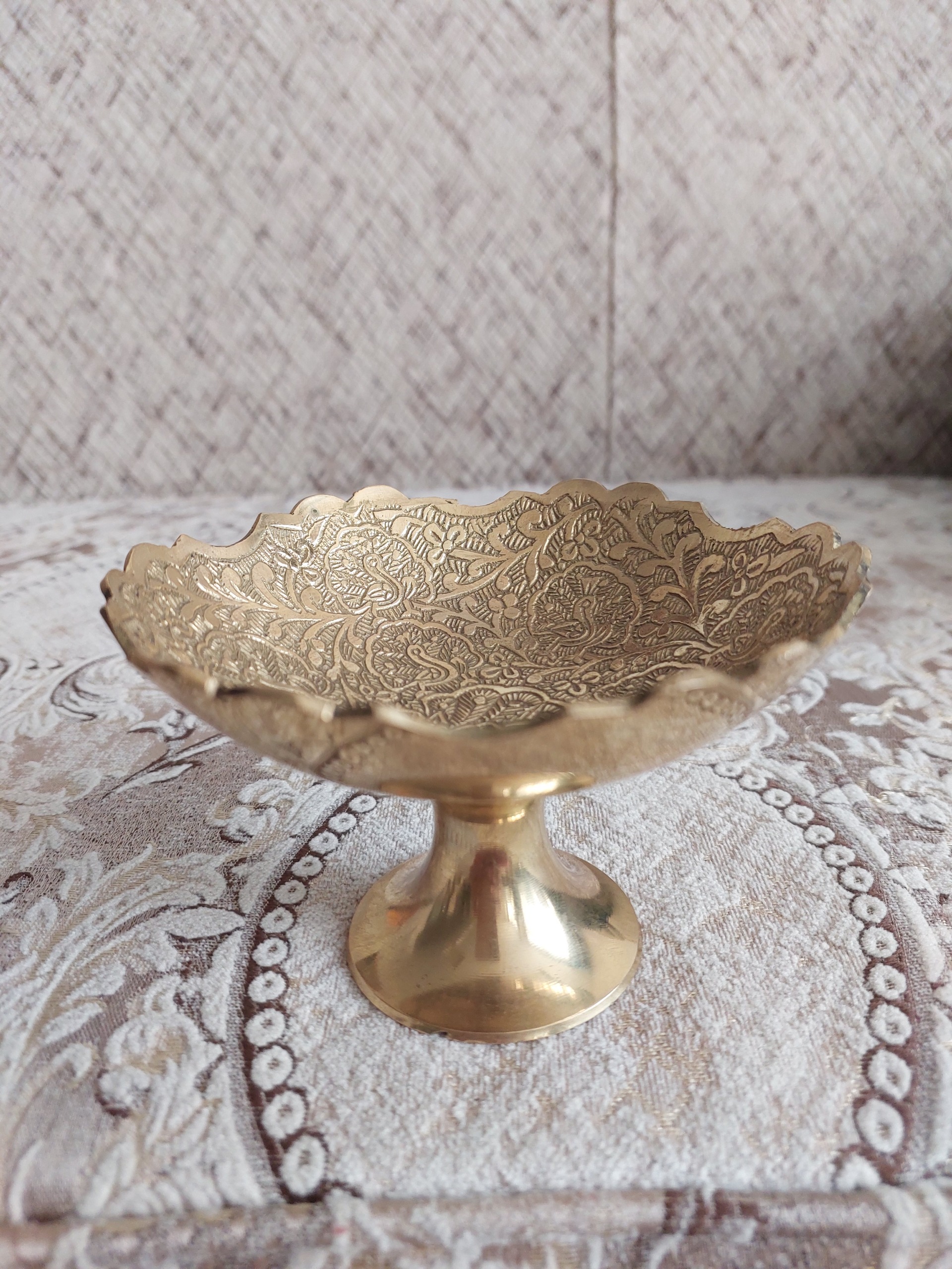 شکلات خوری طلایی