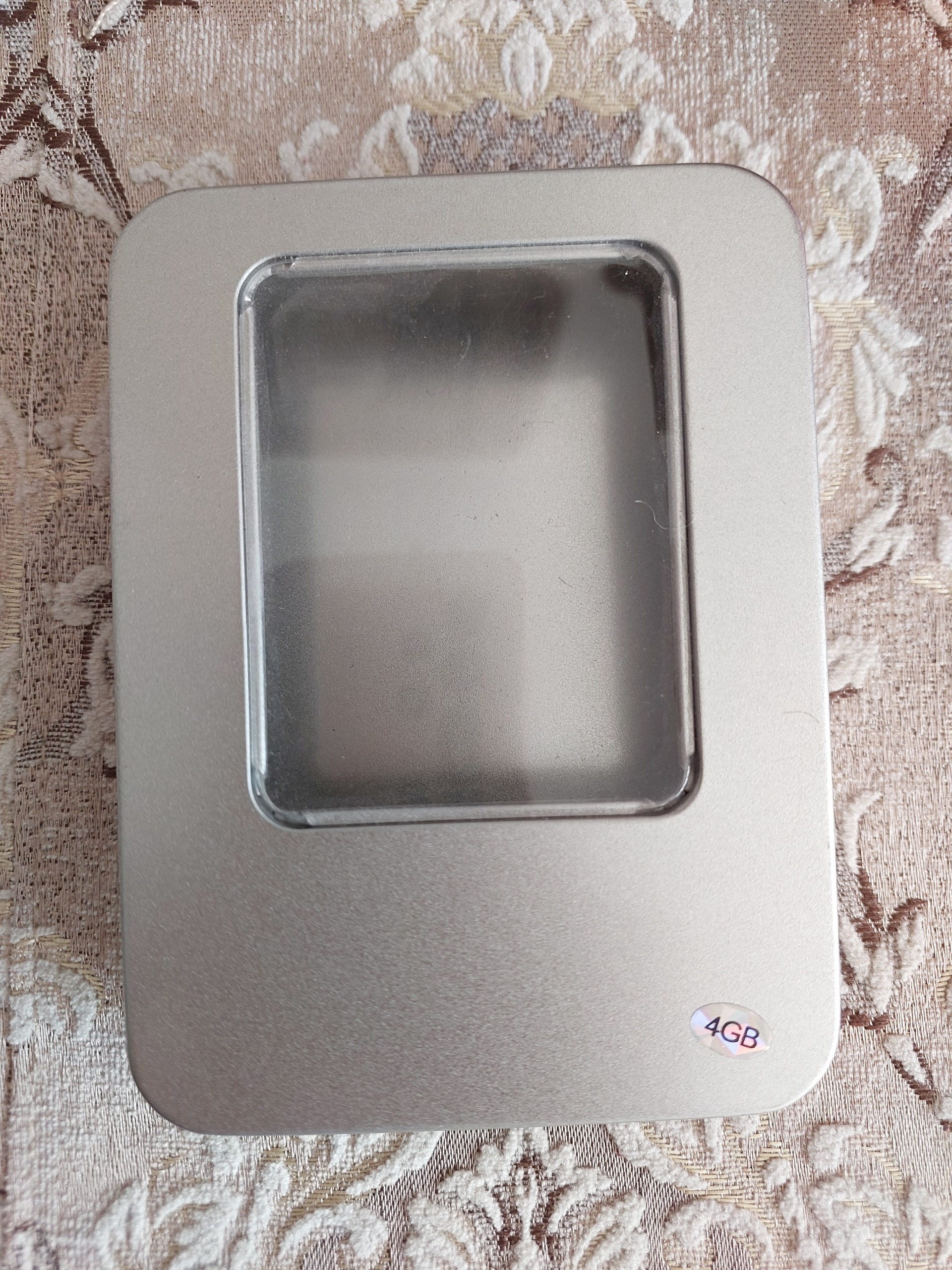 جعبه فلزی کوچک