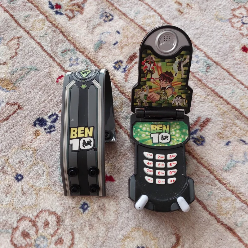 موبایل و دستبند بن تن قدیمی