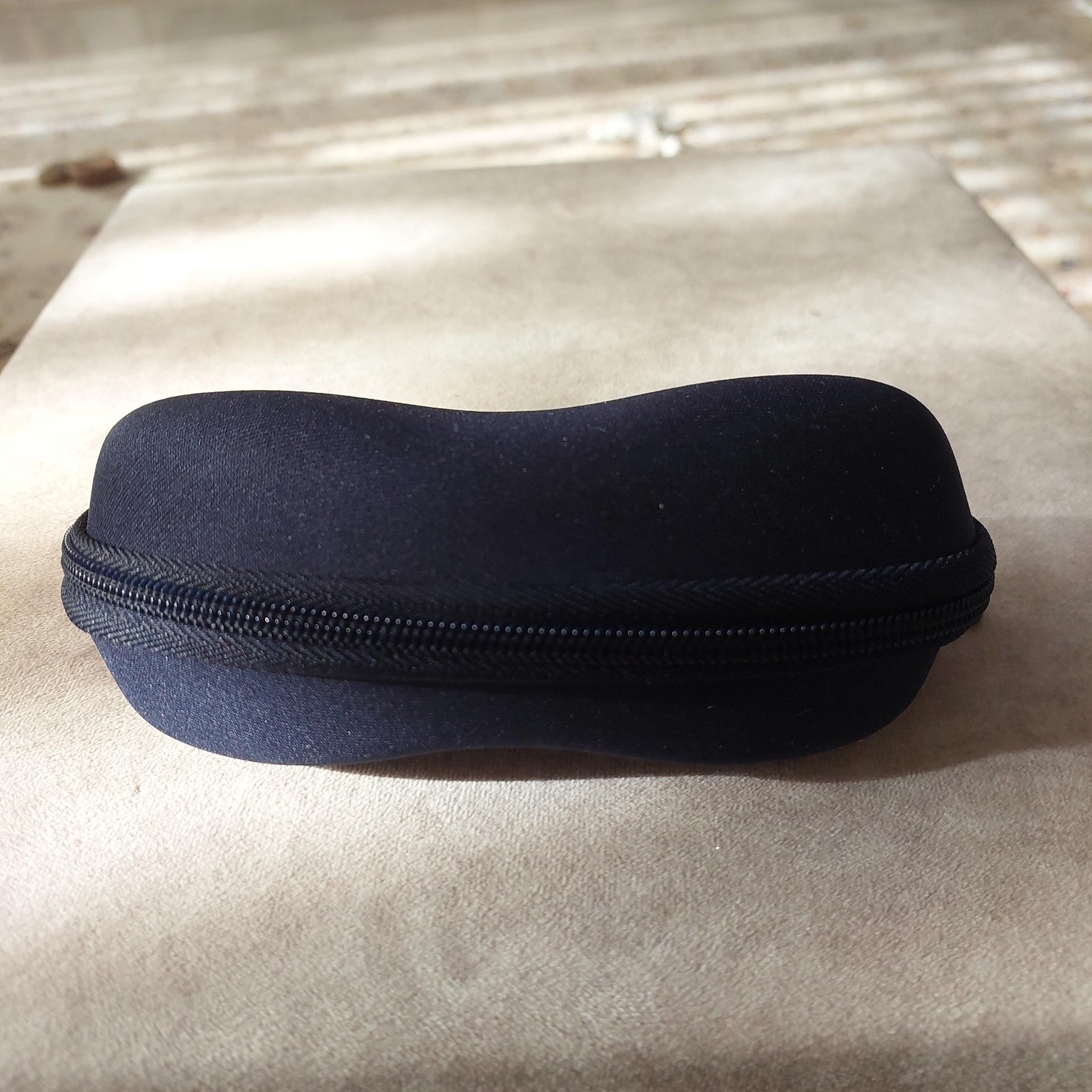 جا عینکی سرمه ای