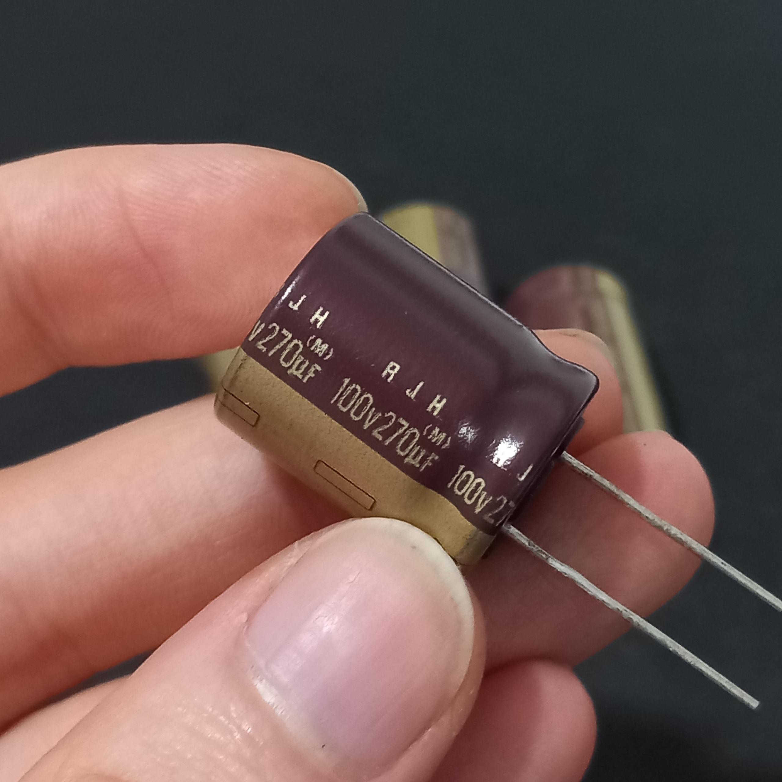 4 عدد خازن 270u 100v اِلنا ژاپن