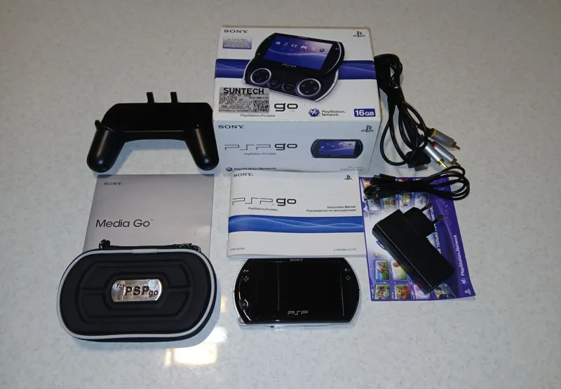 کنسول PSP Go پکیج کامل با جعبه و لوازم جانبی