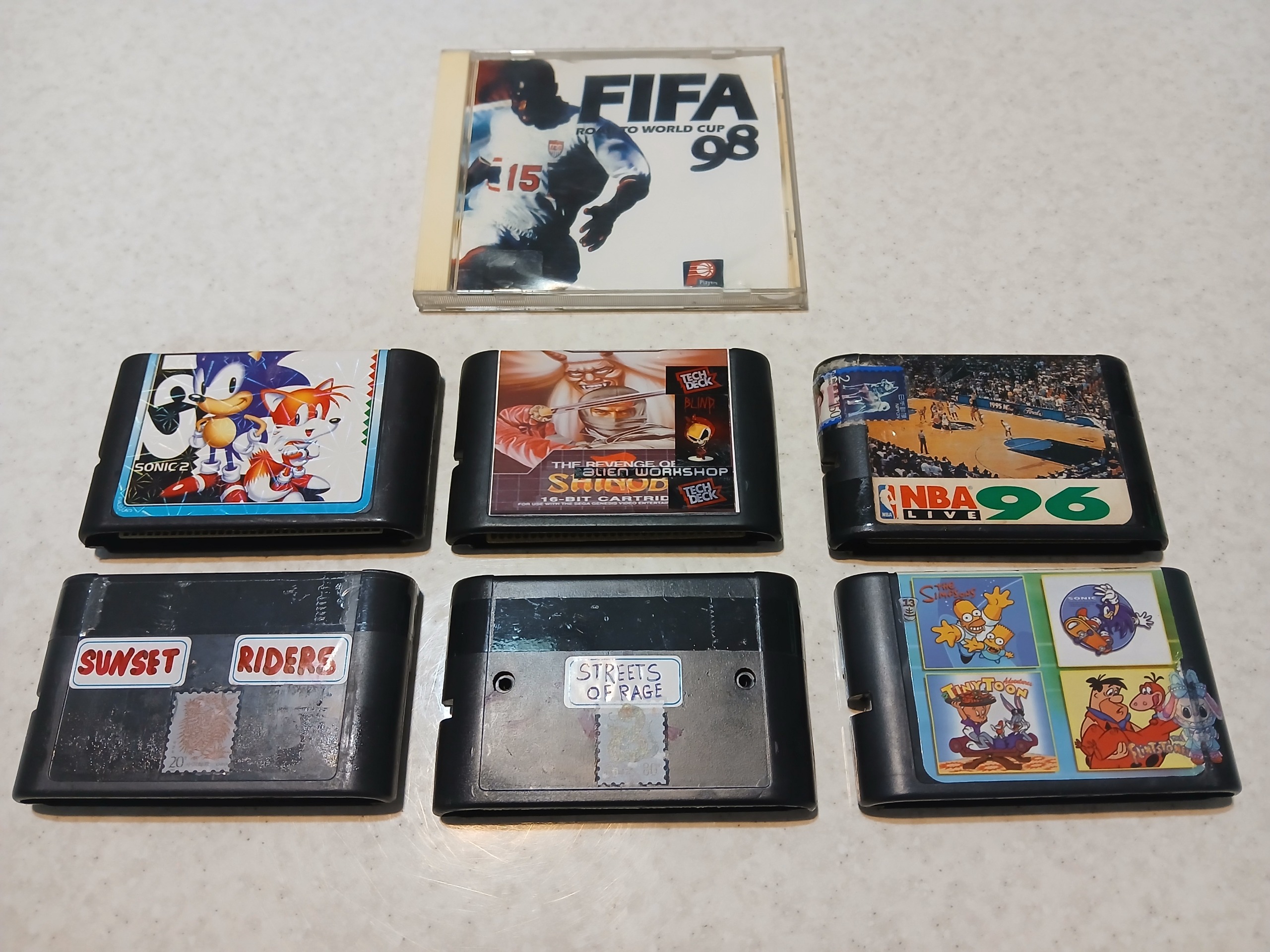 مجموعه بازی سگا و یک بازی FIFA 98 پلی استیشن 1