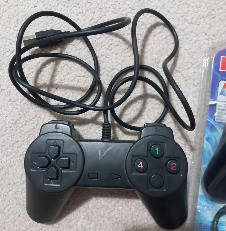 دسته بازی پلی استیشن مطابق باعکس