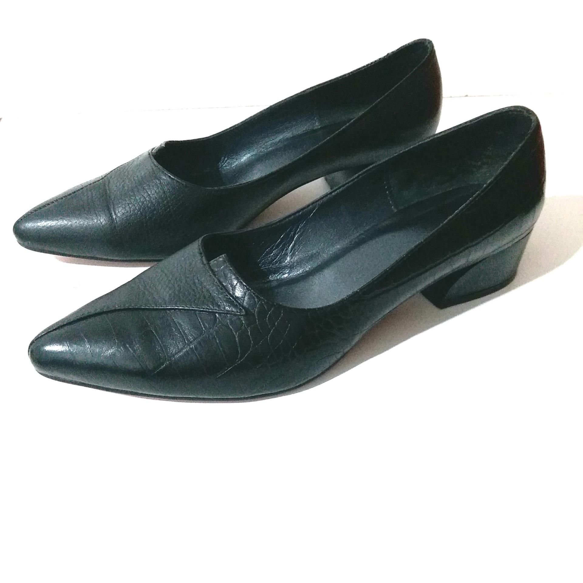 کفش چرم مجلسی زنانه . قیمت بازار 2.800