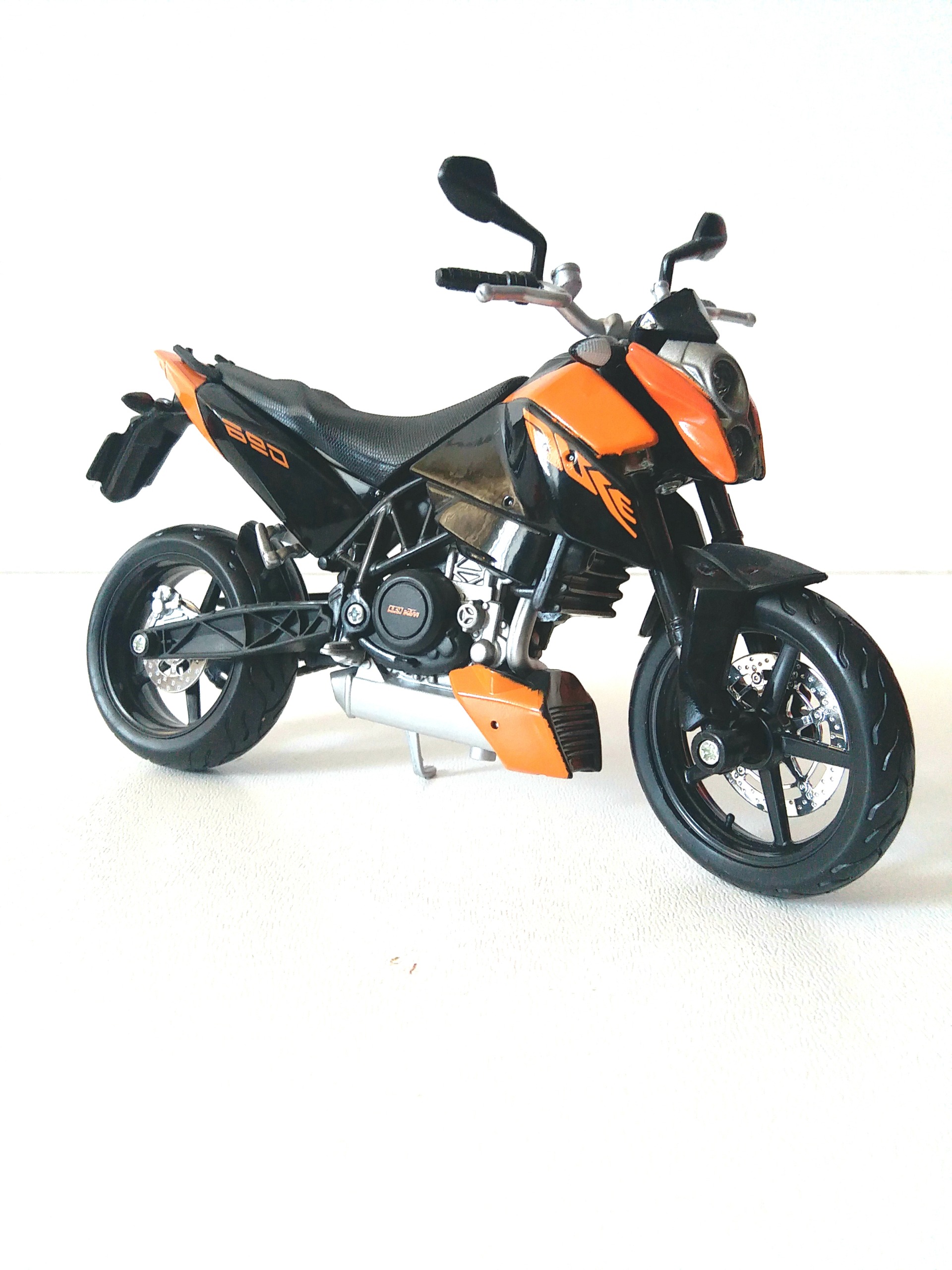 ماکت موتور مایستو مقیاس 1/12 KTM 690 Duke