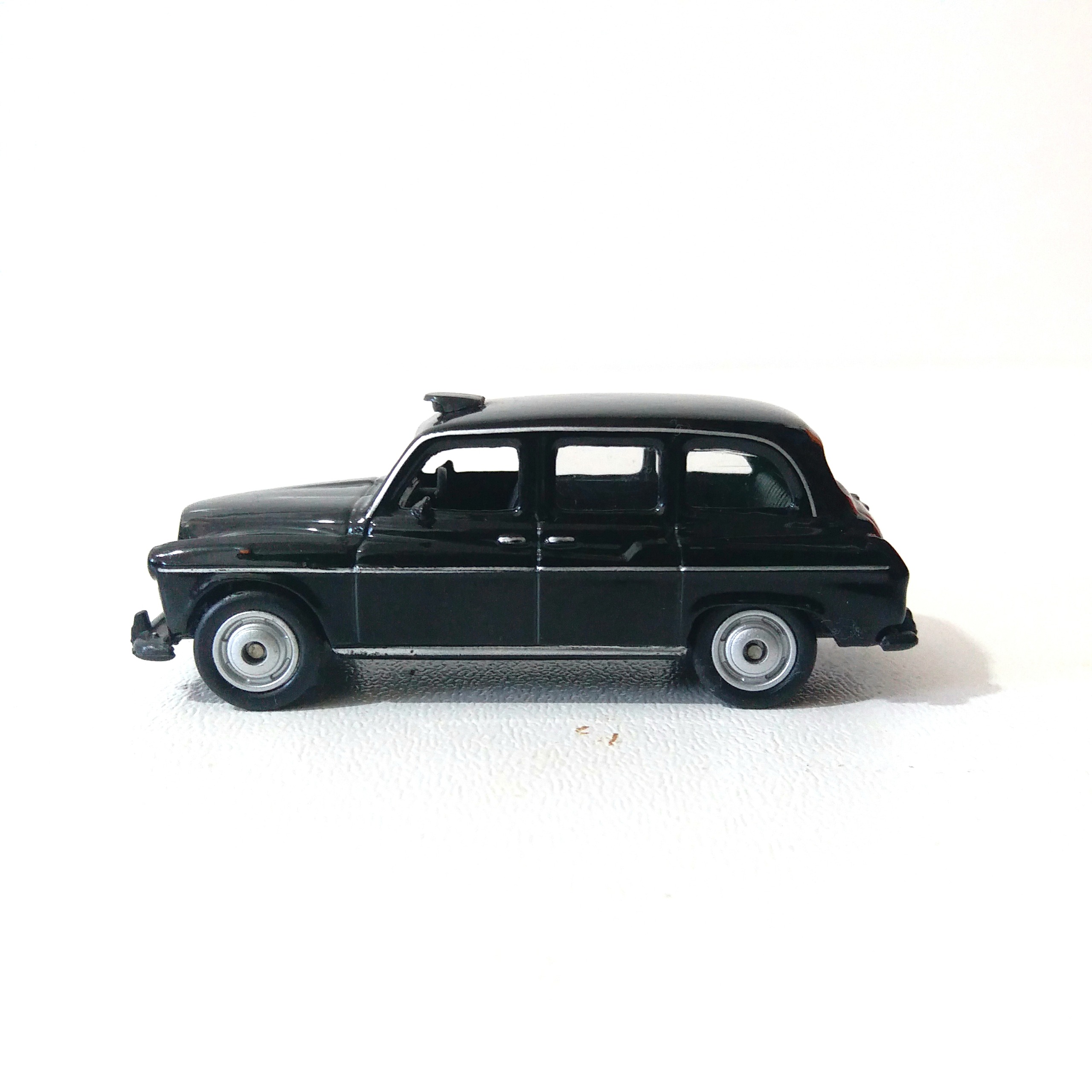 ماشین AUSTIN FX4 LONDON TAXI برند ویلی مقیاس 64