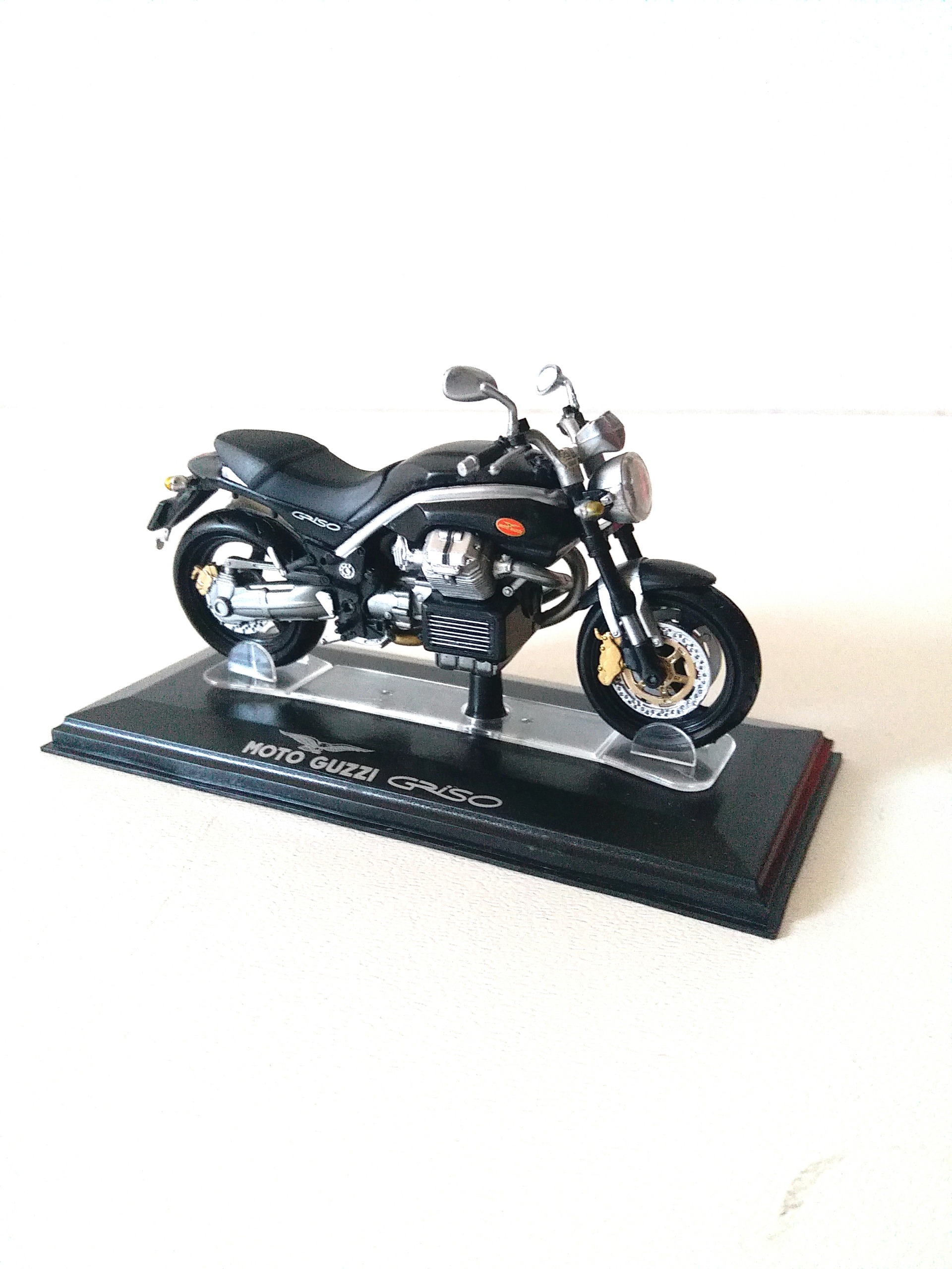 ماکت موتور سیکلت MOTO GUZZI griso برنداستارلاین