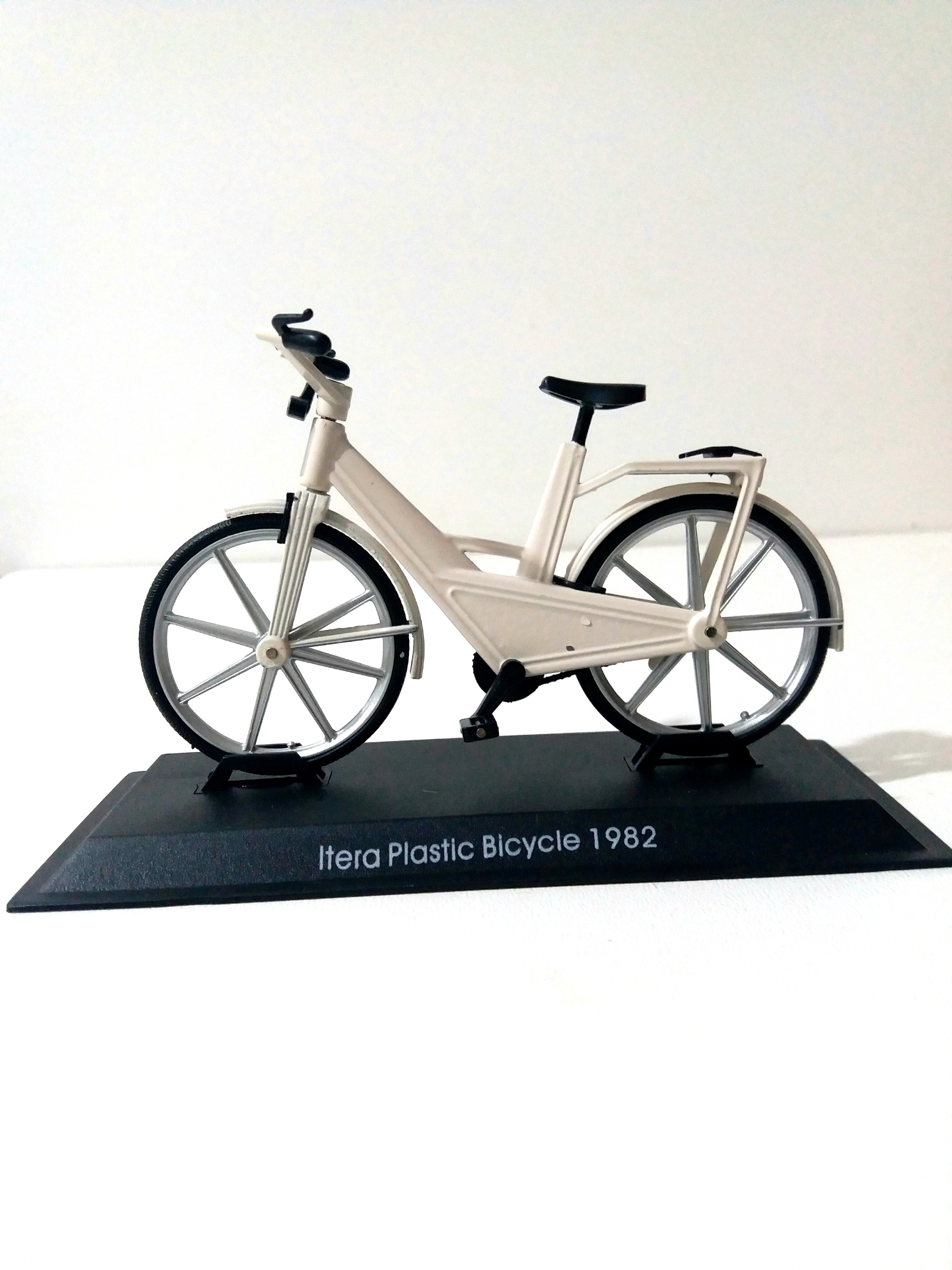 ماکت دوچرخه ITERA BICYCLE 1982 برند Delprado