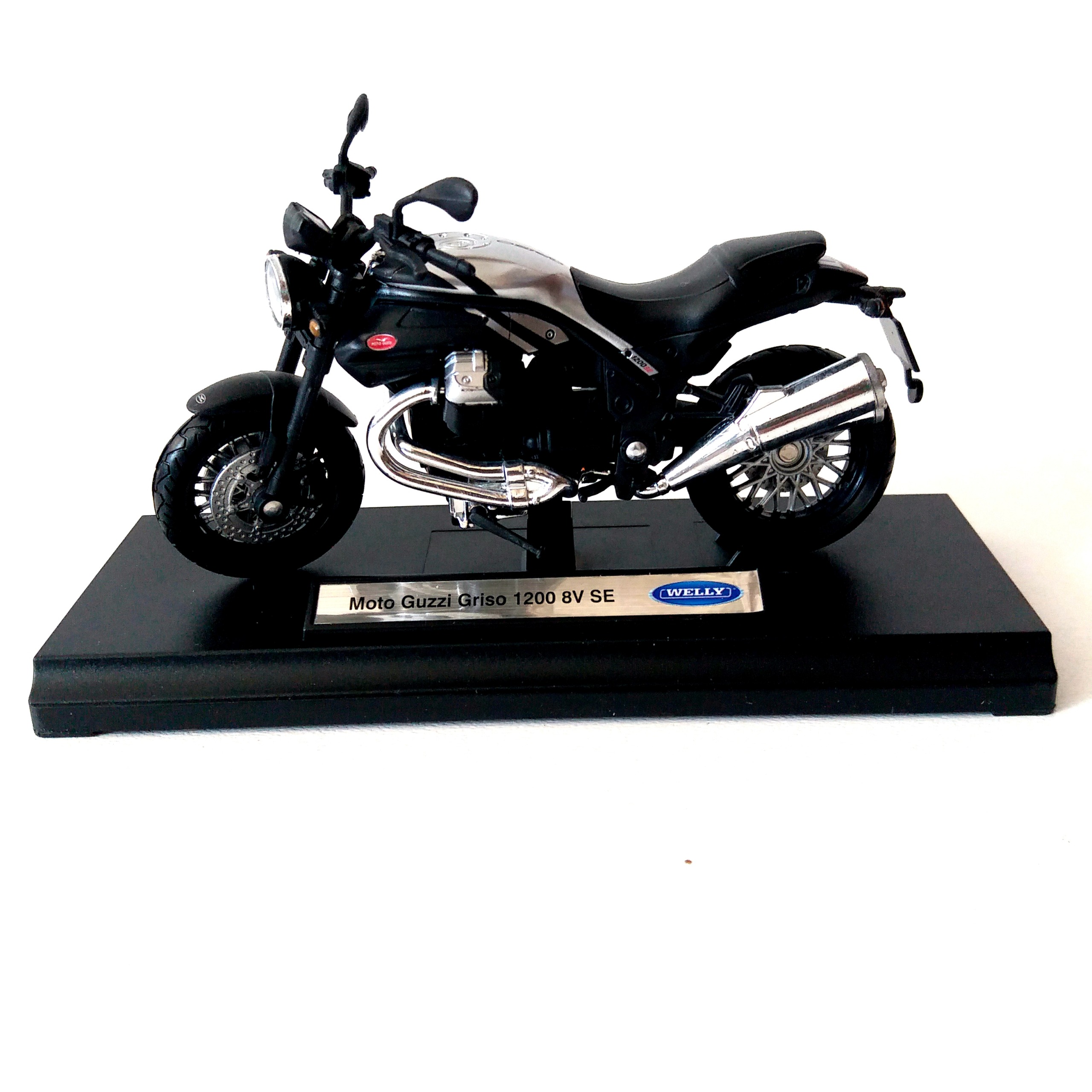 ماکت موتورسیکلت MOTO GUZZI (ویلی 1/18)
