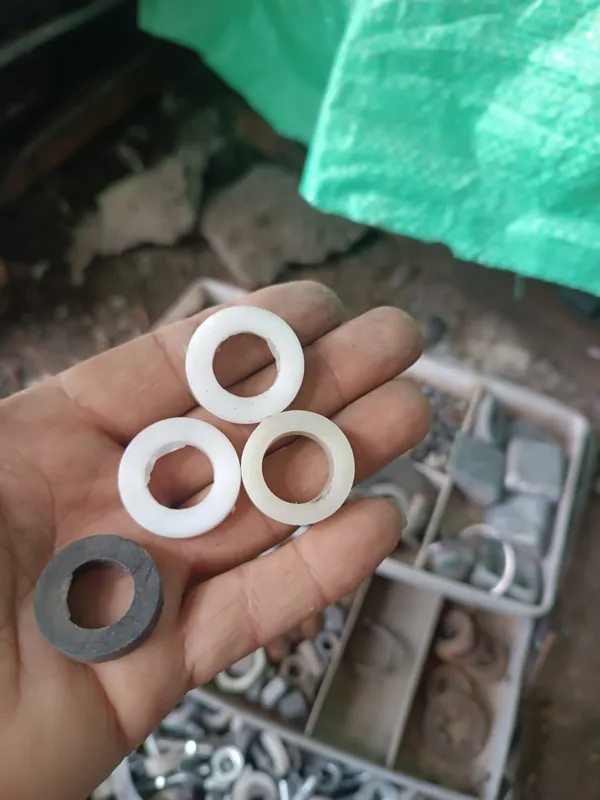 گوشی پلاستیکی موتور